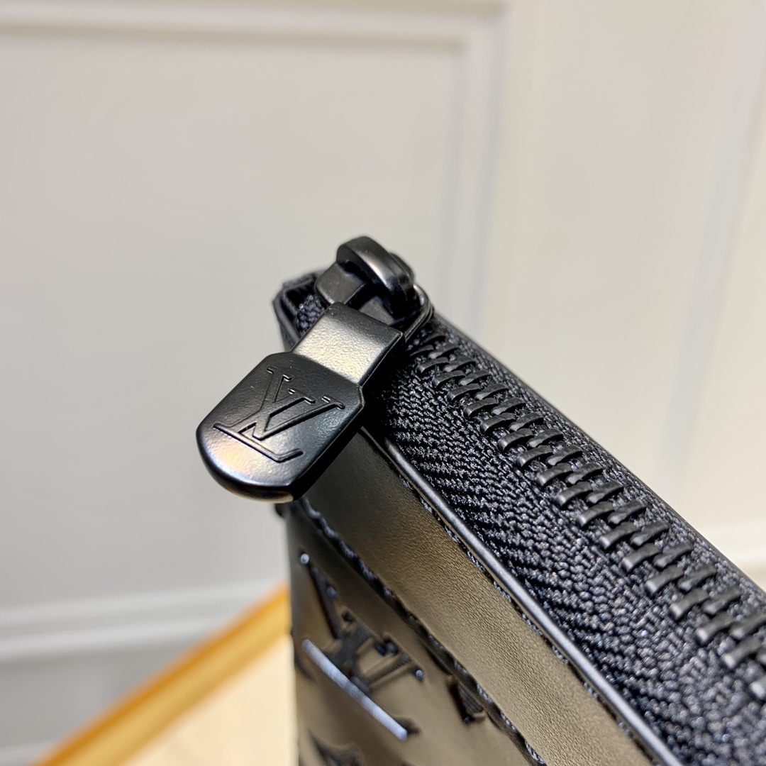 TÚI LOUIS VUITTON MONOGRAM ECLIPSE POUCH