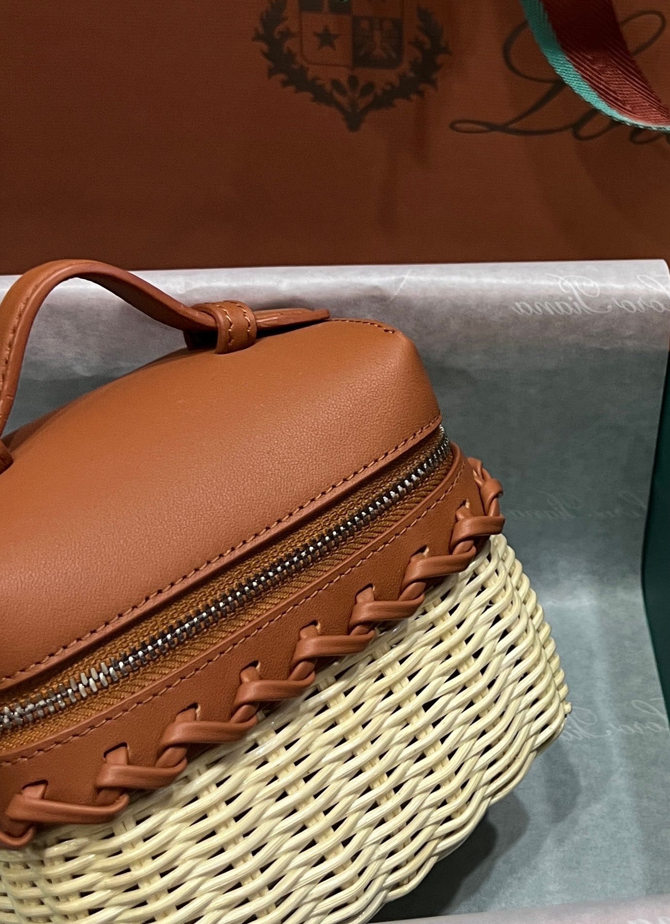 TÚI Loro Piana Women Extra Pocket Cross Body Wicker bằng da bê kết hợp tre đan