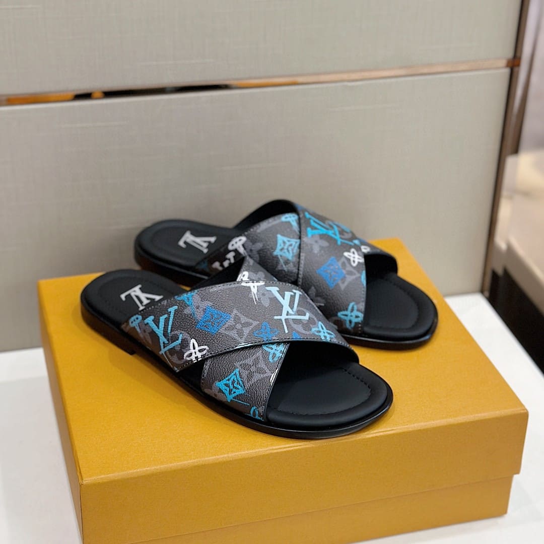 DÉP LOUIS VUITTON TRIANGLE LOGO SANDAL AAA