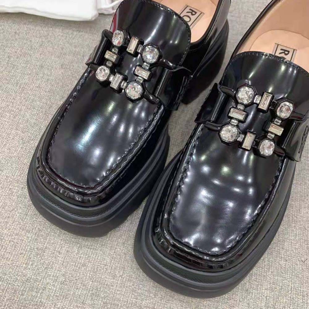 GIÀY Roger Vivier Women Wallaviv Strass Buckle Loafers in Patent Leather