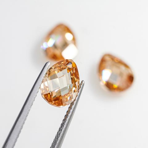 KIM MOISSANITE Màu vàng hồng VVS1 Pear Cut Moissanite Loose(giá liên hệ)