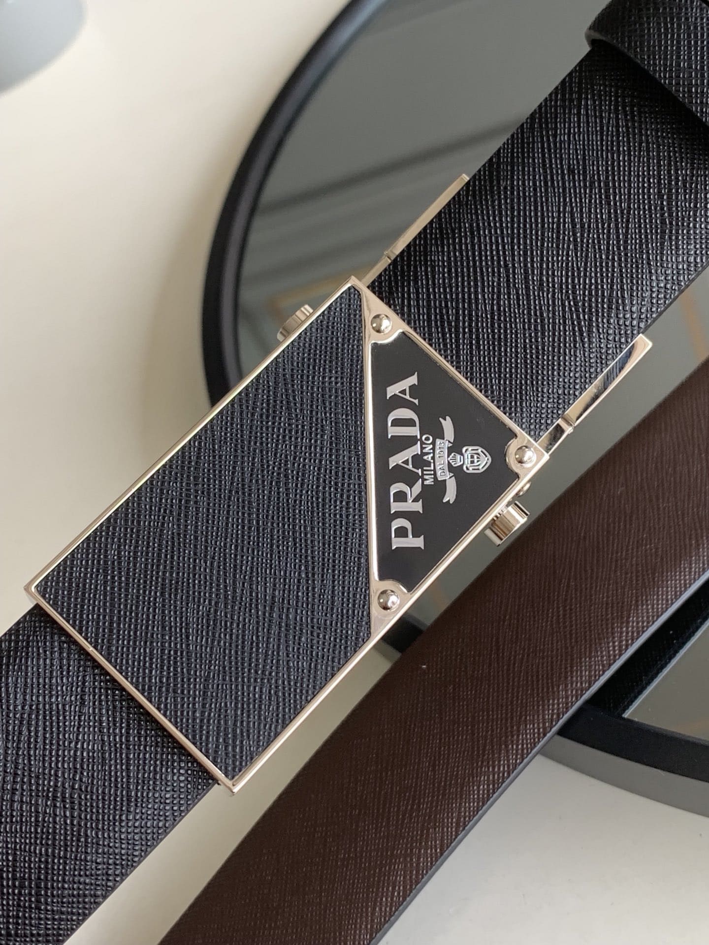 DÂY LƯNG PRADA BLACK SAFFIANO LEATHER Khóa da