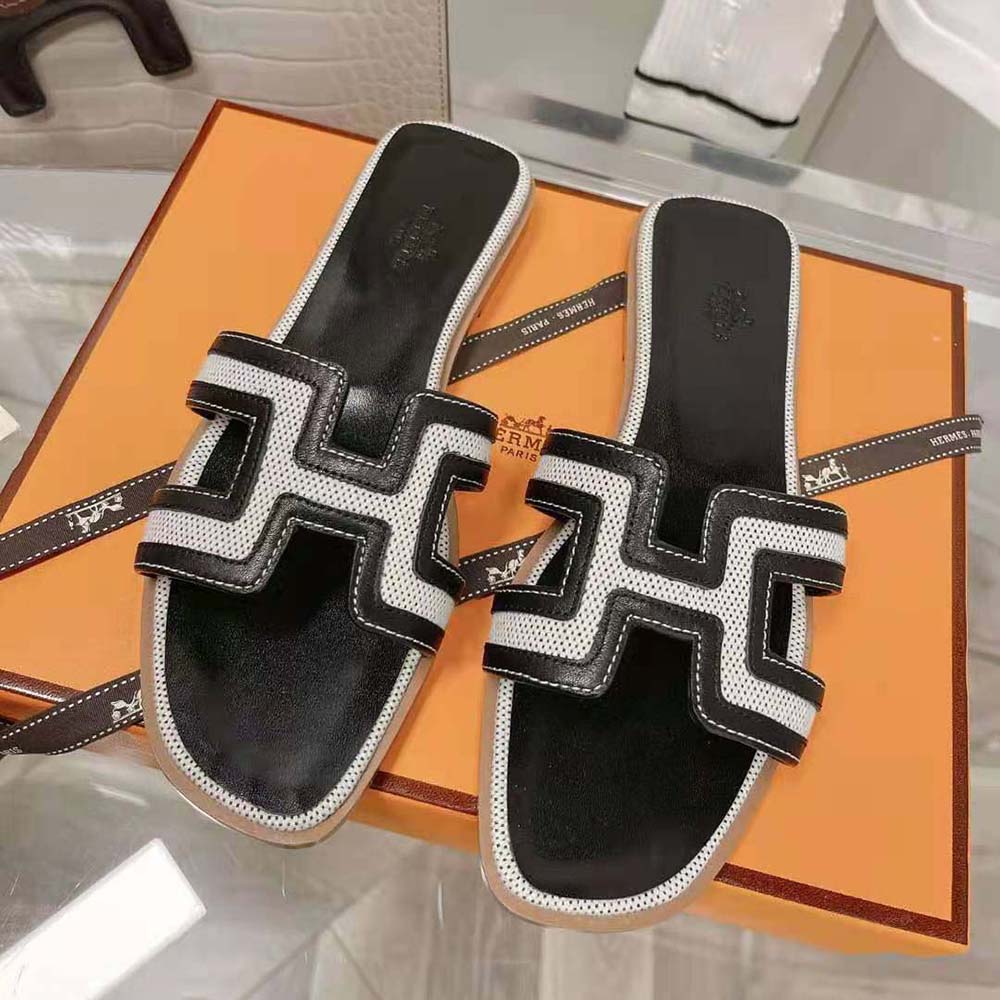 GIÀY Hermes Women Oran Sandal in Calfskin and H Canvas with Iconic H Cut-Out-Black SS2022