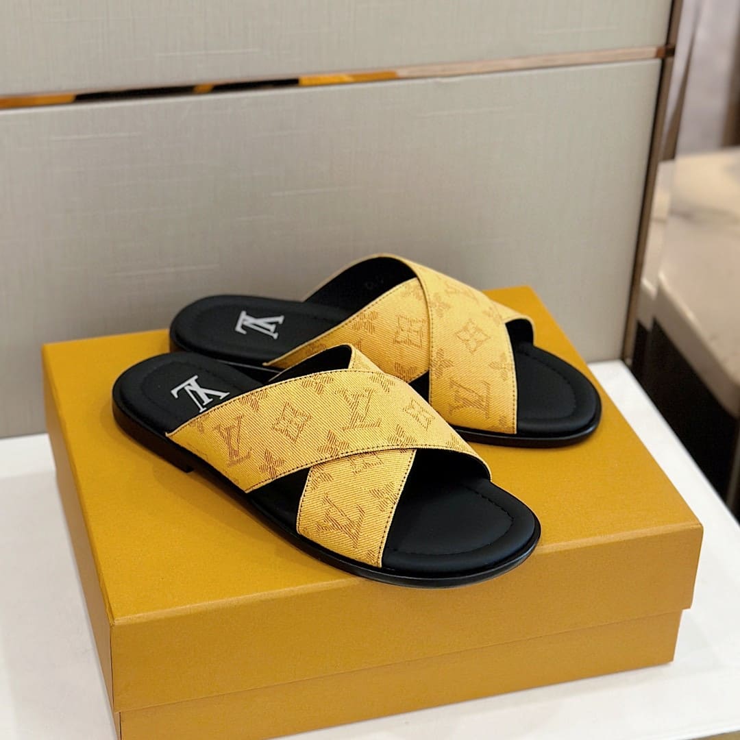 DÉP LOUIS VUITTON TRIANGLE LOGO SANDAL AAA