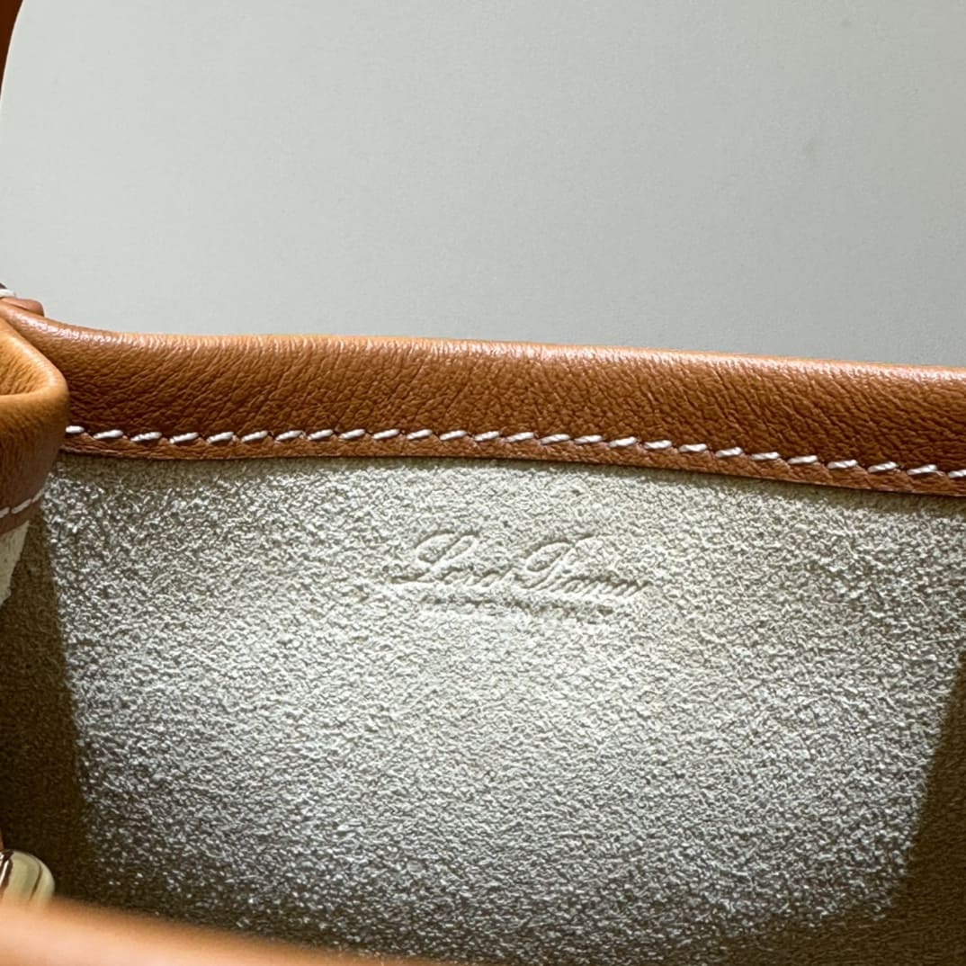 TÚI Loro Piana Bale Micro bằng da bê màu nâu Barenia