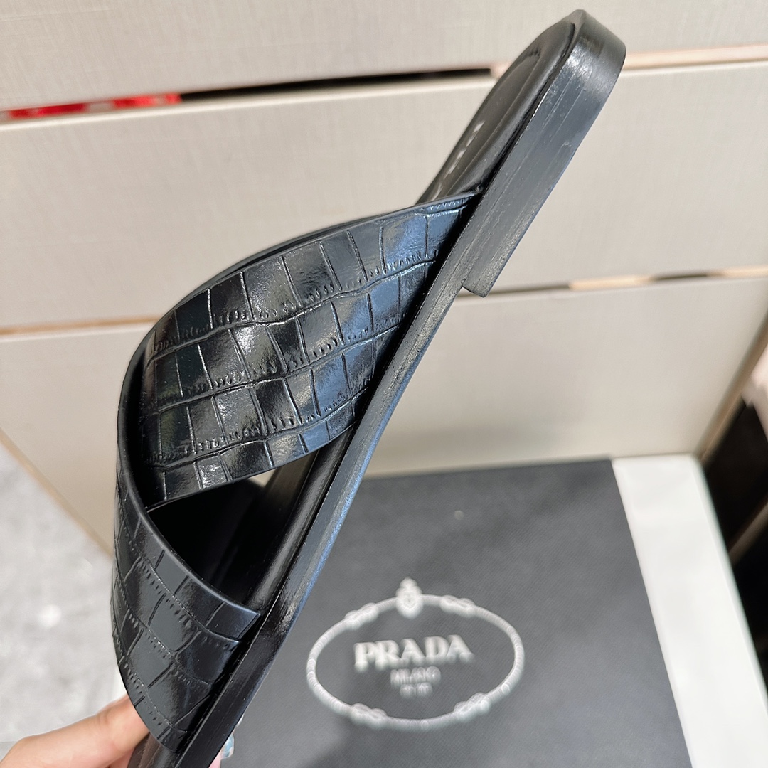 DÉP PRADA TRIANGLE SLIPPER