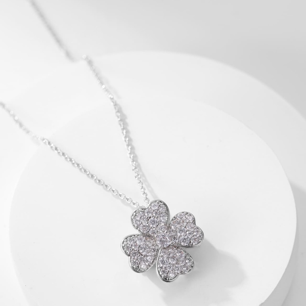 Vòng cổ Van Cleef & Arpels Cosmos kim cương vàng trắng 18K  (Liên hệ để biết giá)