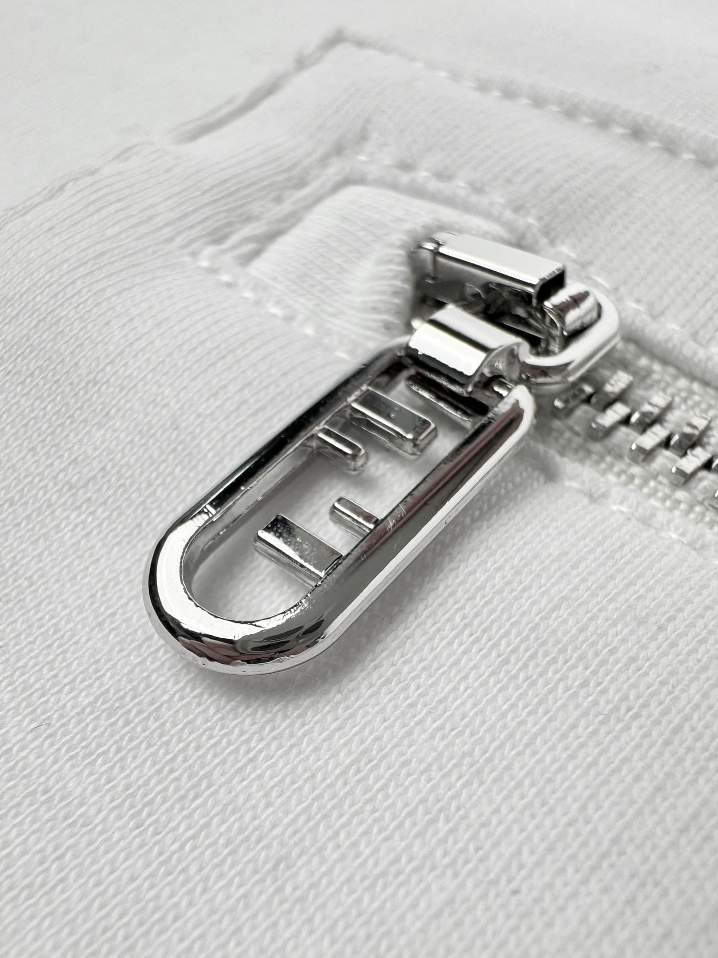 ÁO FENDI T SHIRT MÀU TRẮNG UNISEX