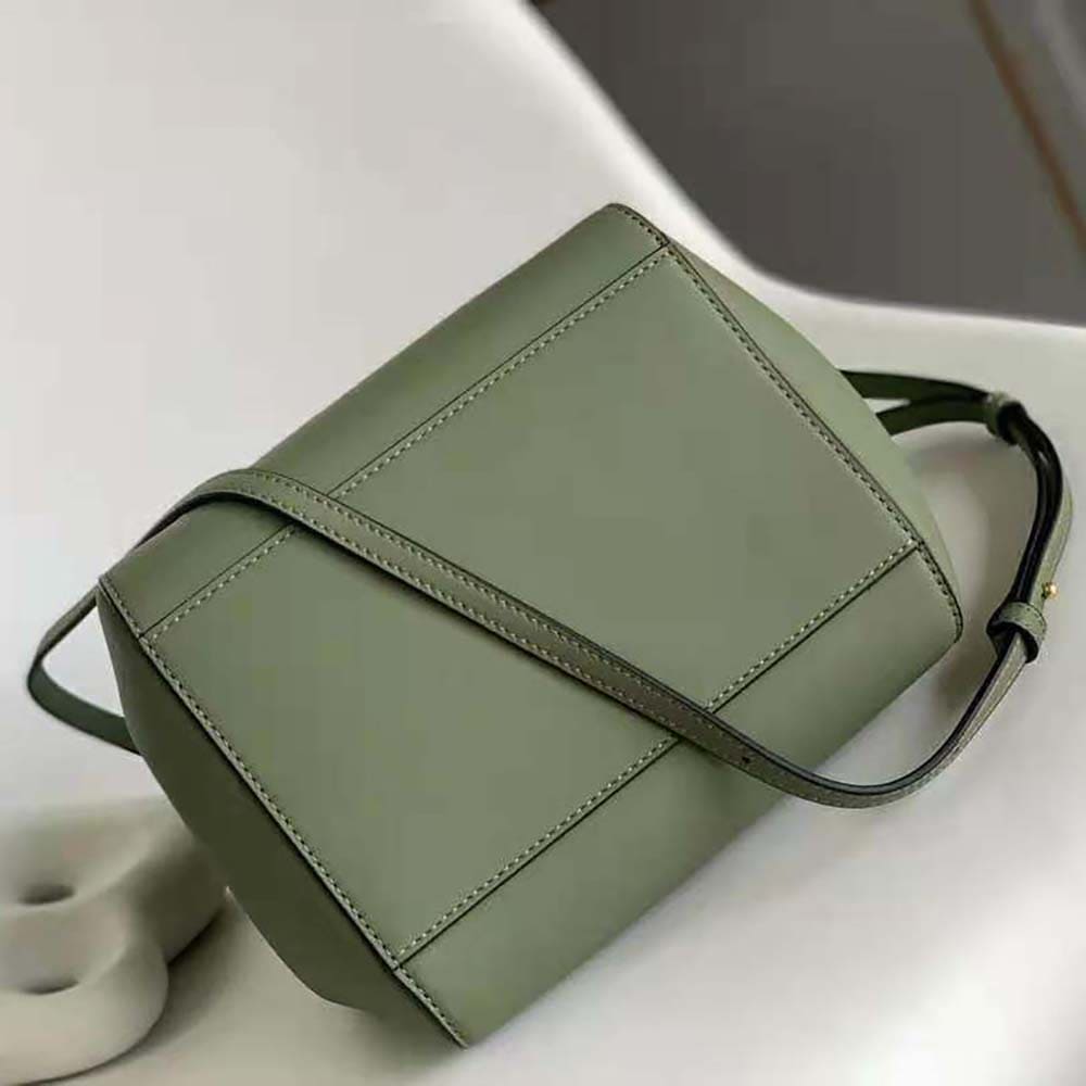 TÚI Loewe Women Hammock Nugget Bag in Nappa Calfskin-Green