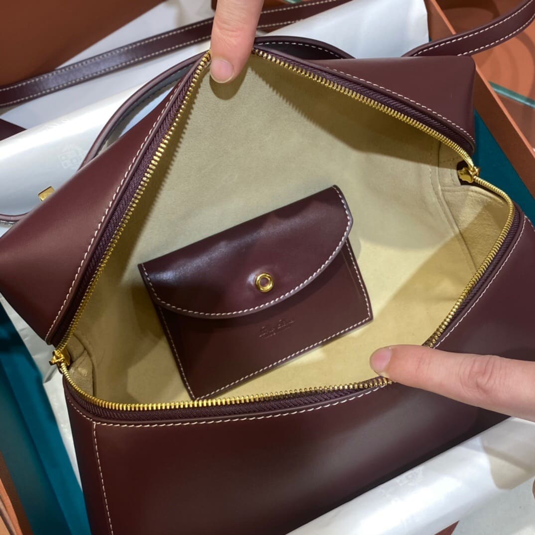 TÚI Loro Piana Women Extra bằng da bê màu đỏ Maroon đậm