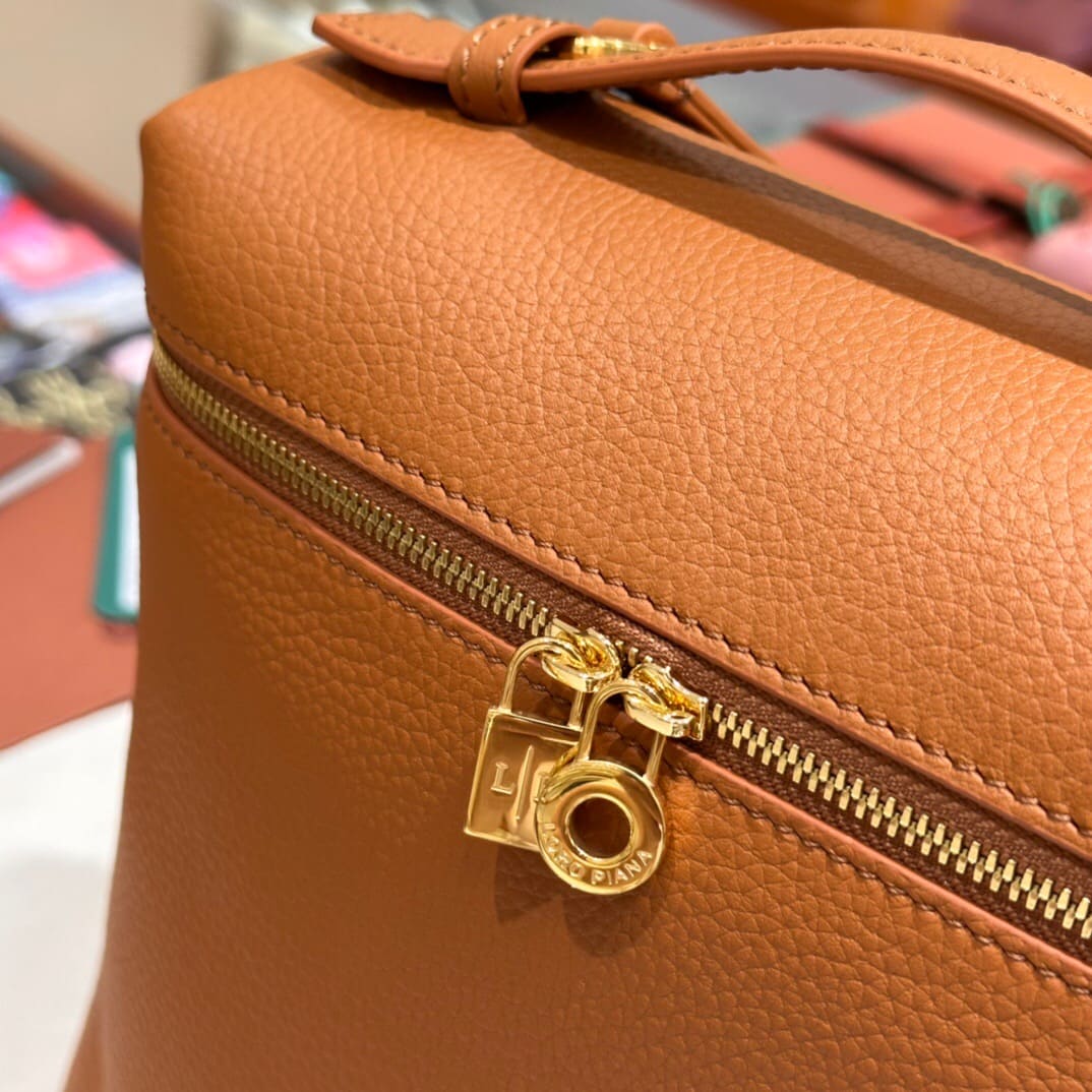 TÚI Loro Piana Women Extra Pocket Backpack Calfskin Leather Brown