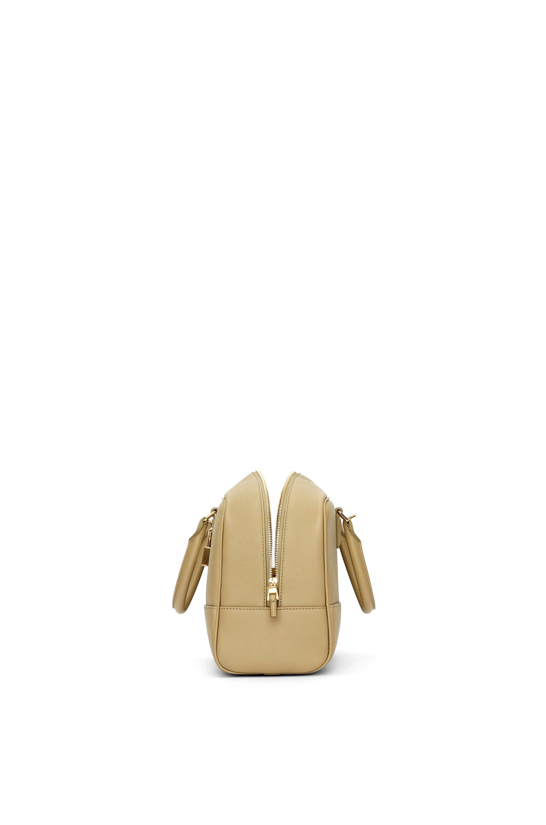 Túi LOEWE Amazona 28 bag in nappa calfskin light yellow