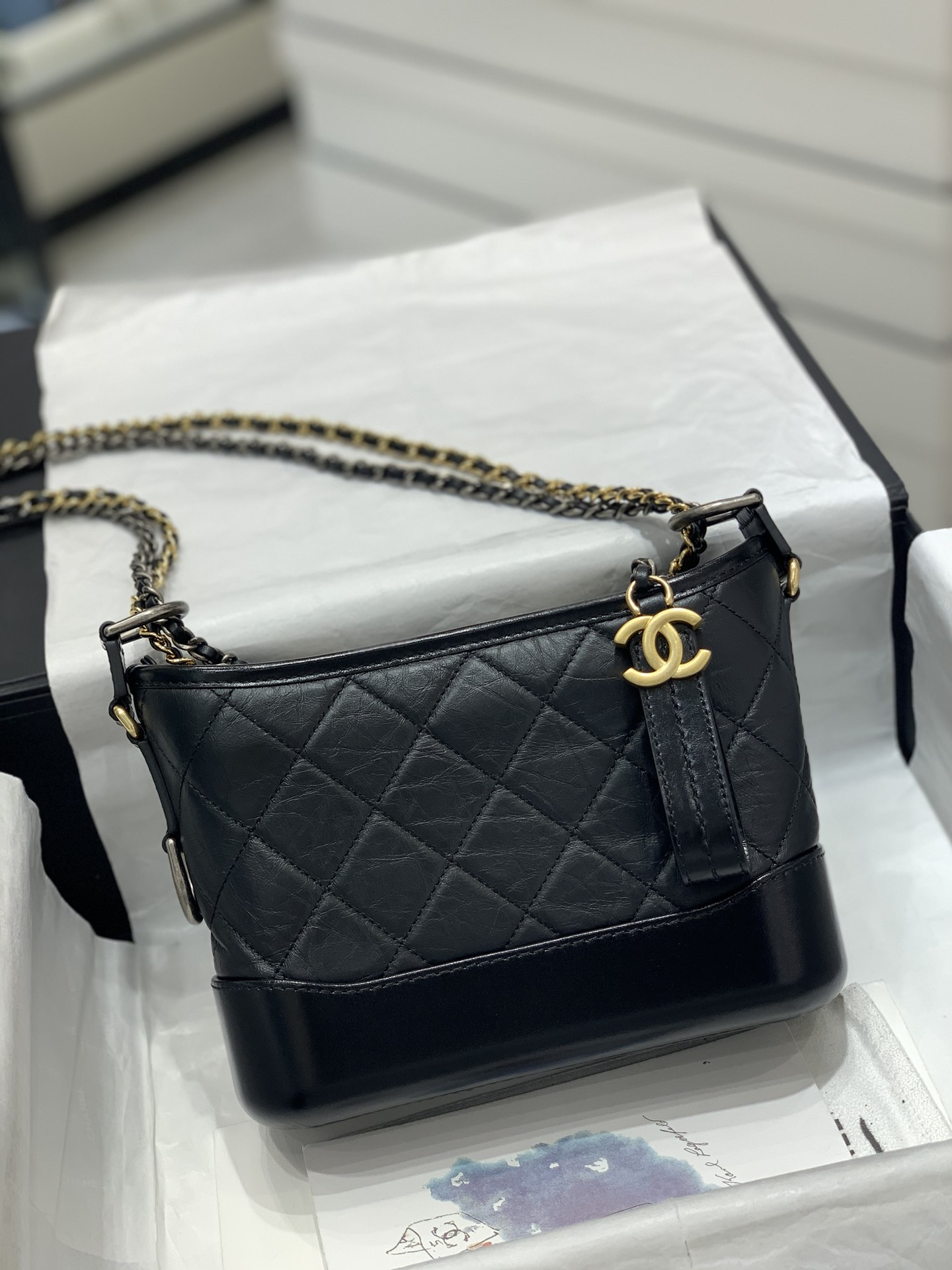 TÚI CHANEL Gabrielle 20 Black đen logo vàng da HAAS