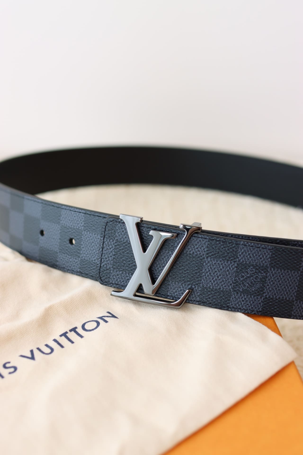 DÂY LƯNG LOUIS VUITTON SQUARE BLACK MONOGRAM Khóa đen bóng