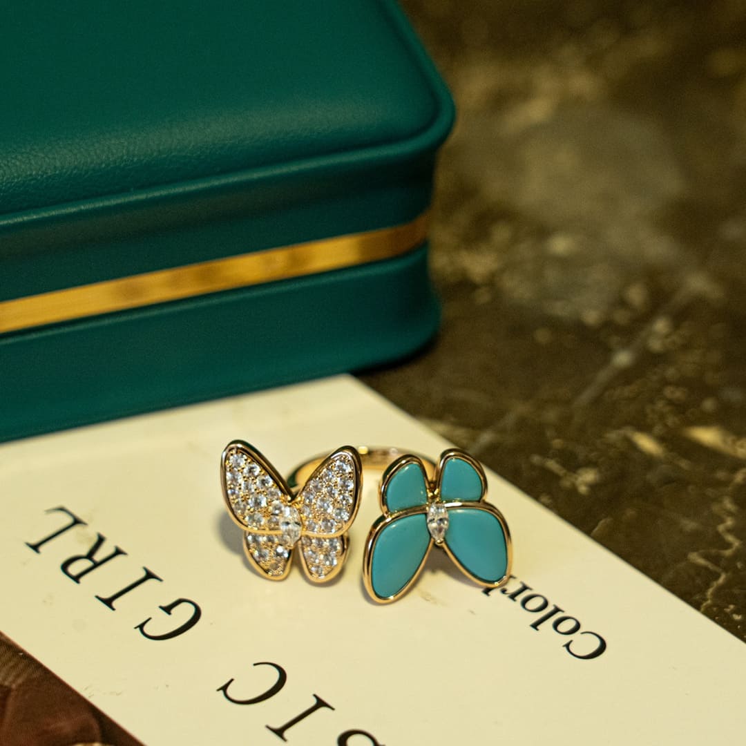 Nhẫn Van Cleef & Arpels Butterfly Turquoise Diamond vàng hồng 18K  (Liên hệ để biết giá)