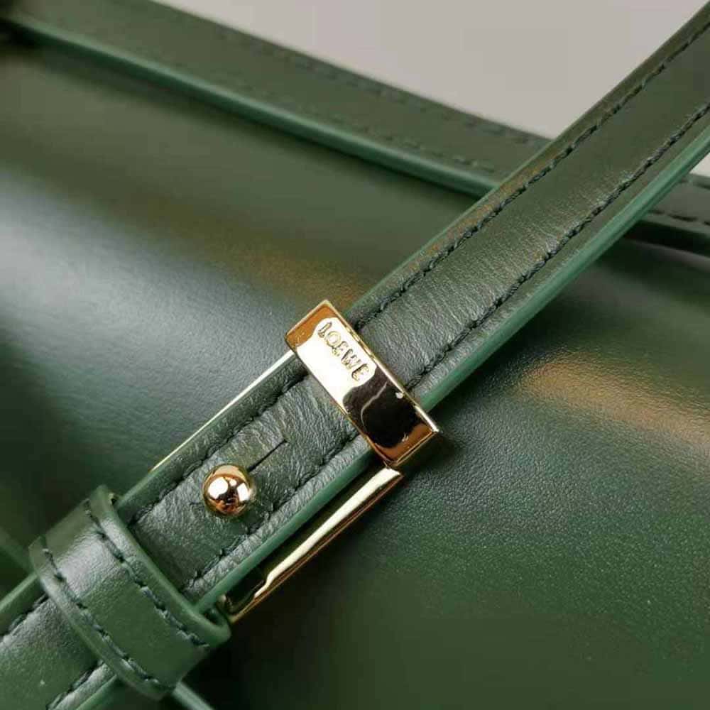 TÚI LOEWE Barcelona bằng da bê lụa màu xanh lá cây