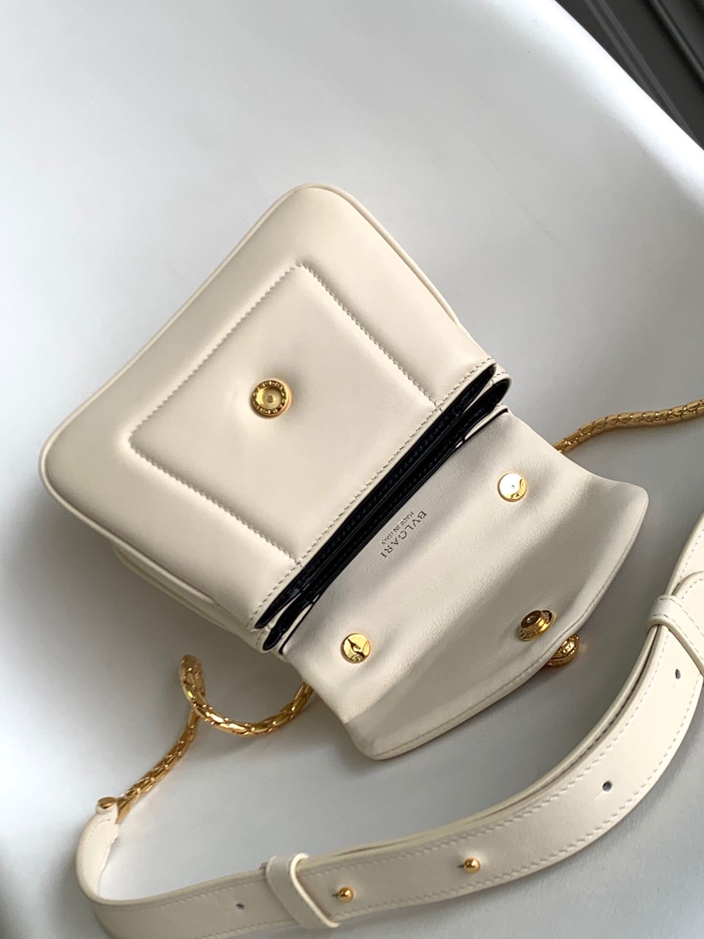 TÚI BVLGARI SERPENTI CALFSKIN WHITE