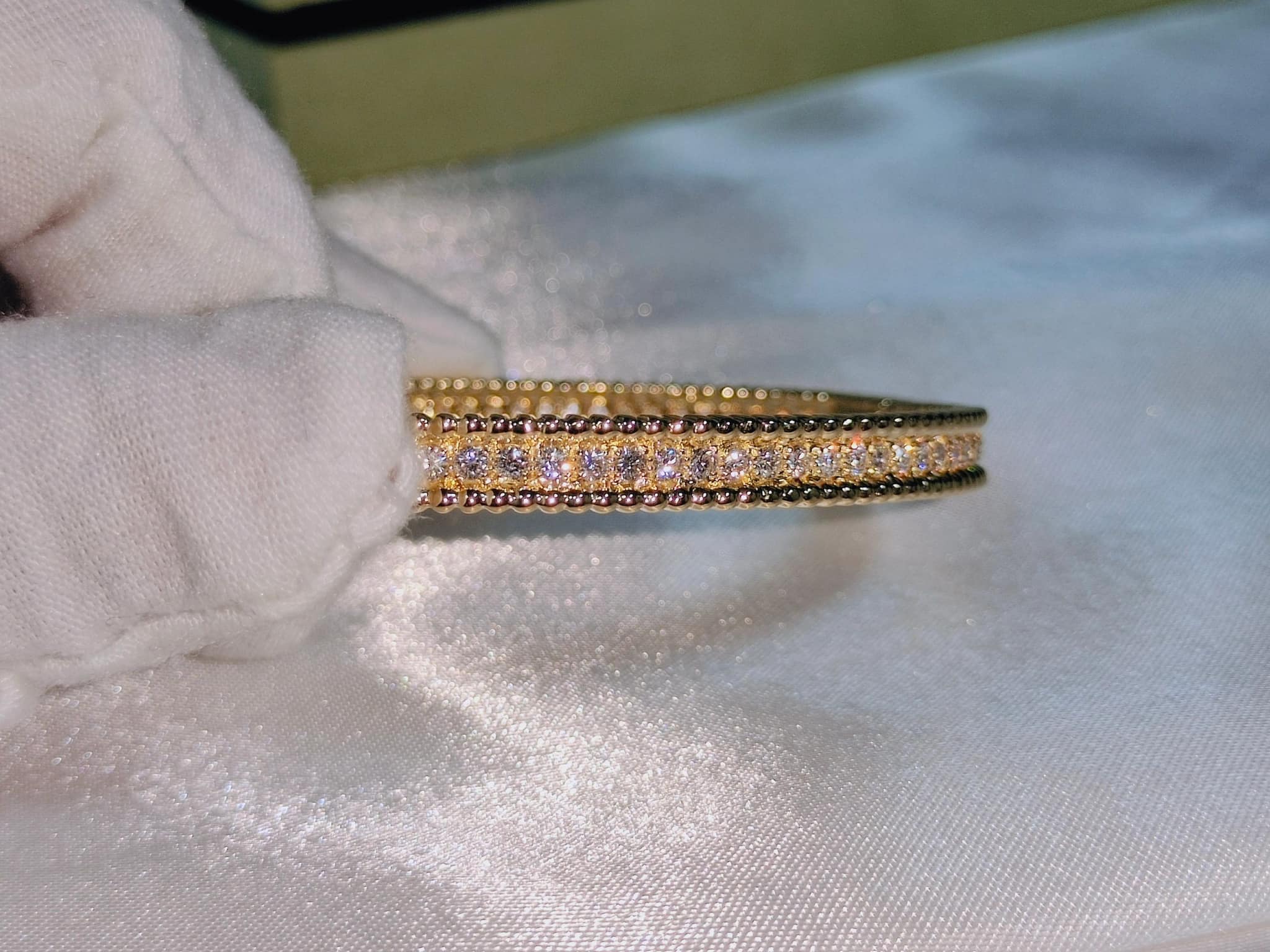 Vòng tay Van Cleef & Arpels Perlee Diamond vàng hồng 18K