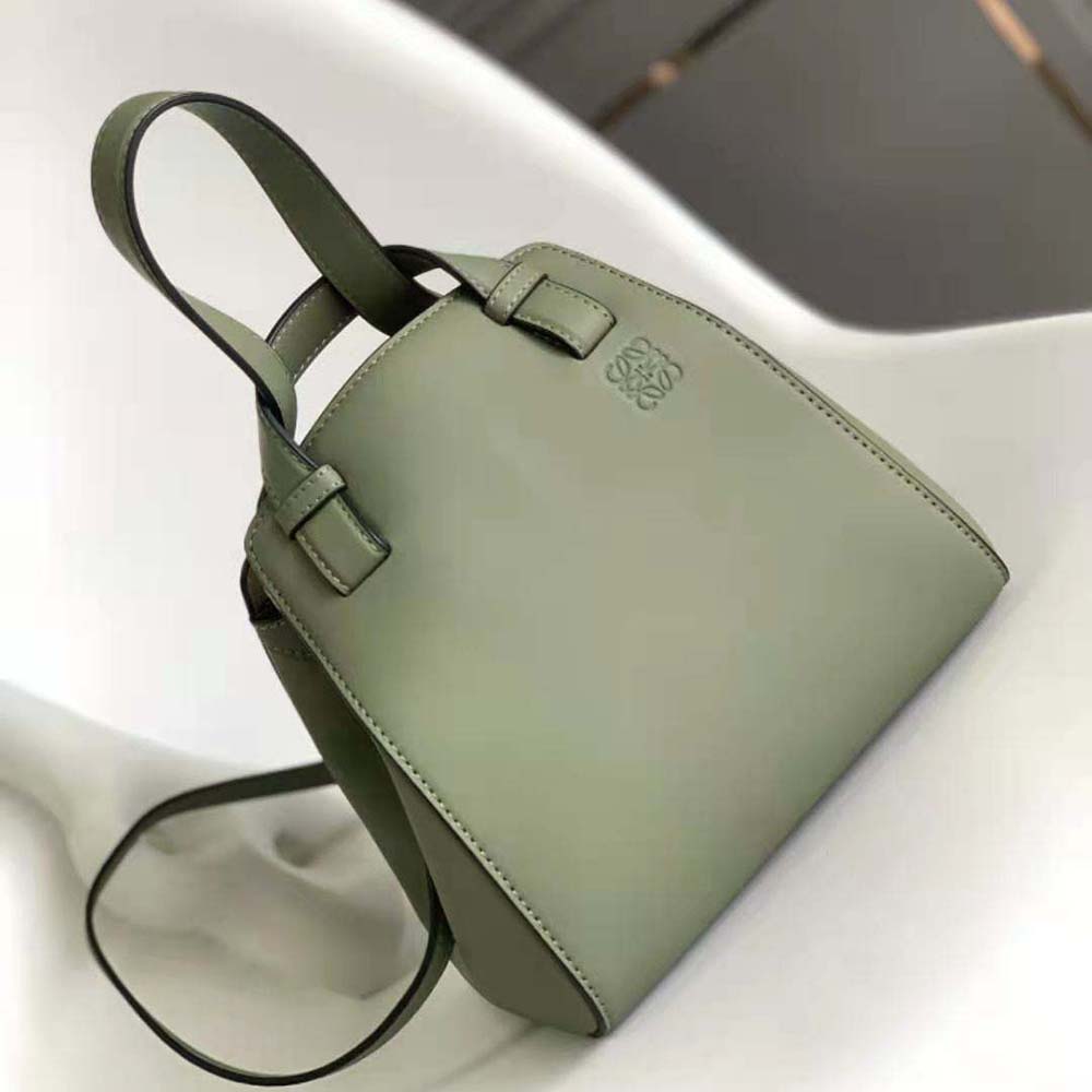 TÚI Loewe Women Hammock Nugget Bag in Nappa Calfskin-Green