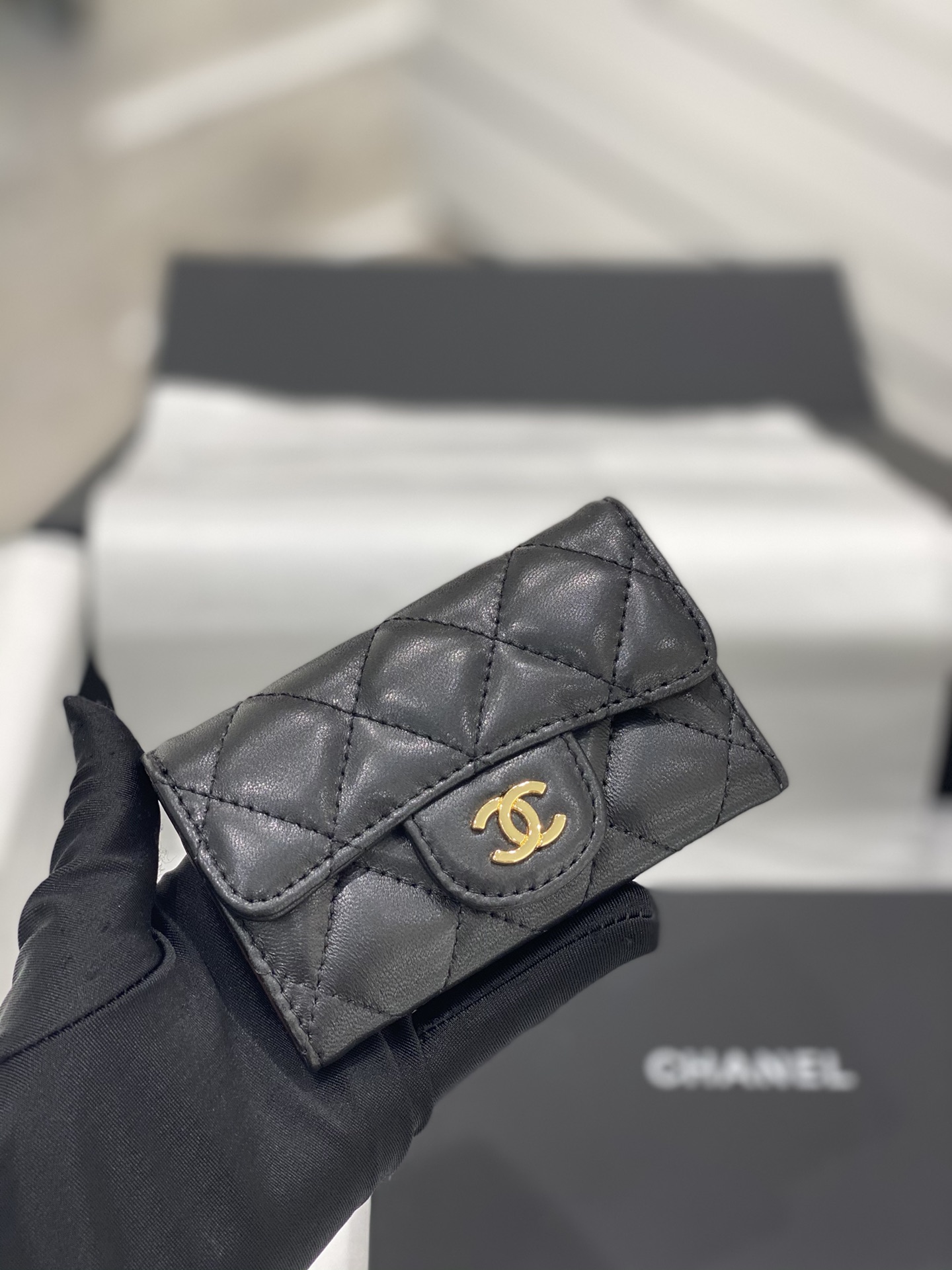 VÍ CHANEL LAMBSKIN BLACK DA HAAS