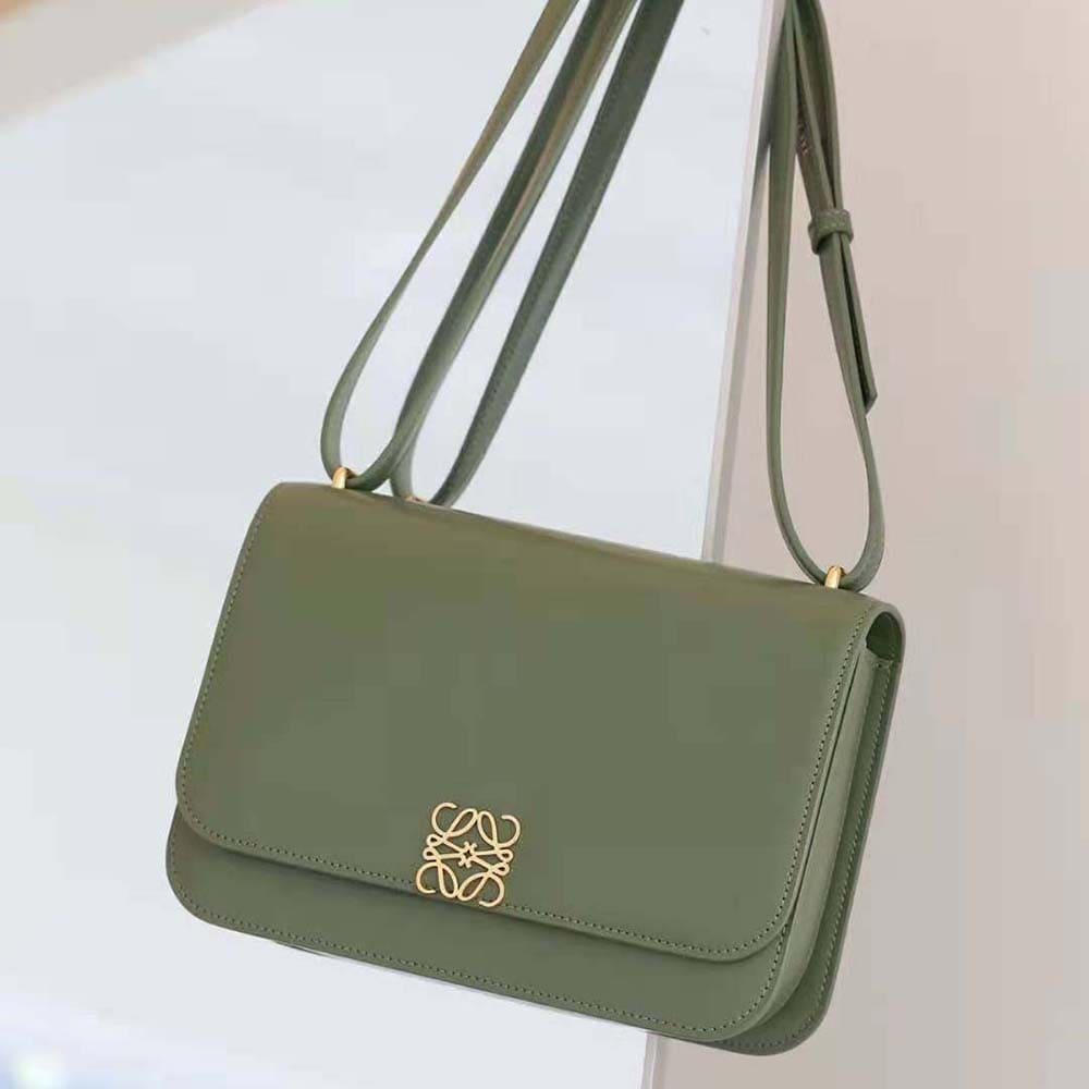 TÚI LOEWE Goya bằng da bê lụa màu xanh lá cây