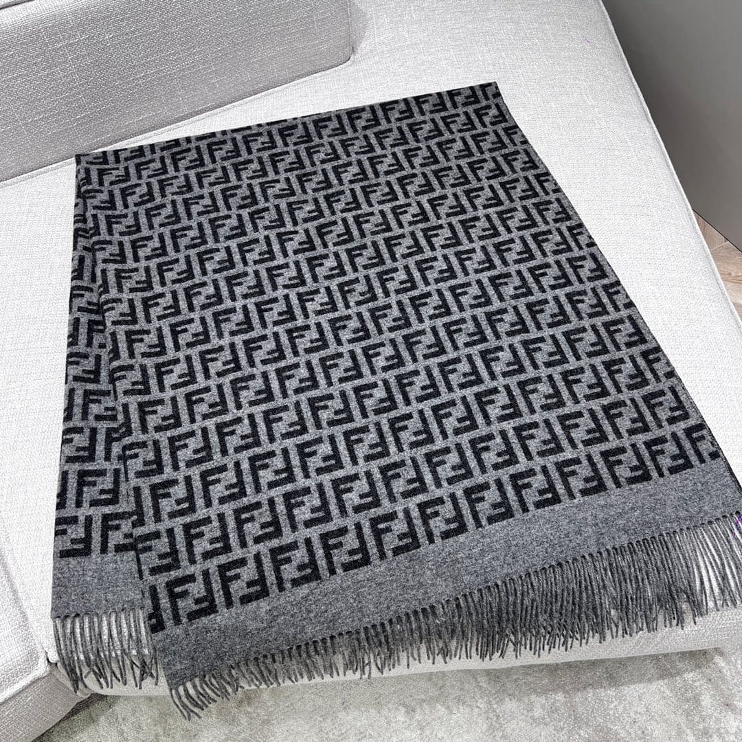 KHĂN FENDI Double F travel blanket scarf