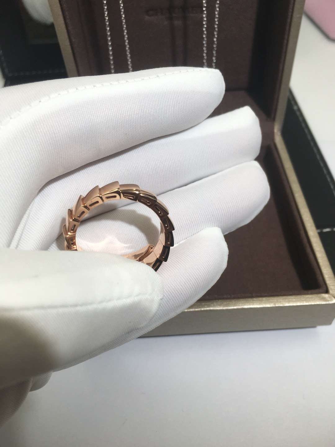 NHẪN BVLGARI Serpenti 18kt rose gold pavé diamonds