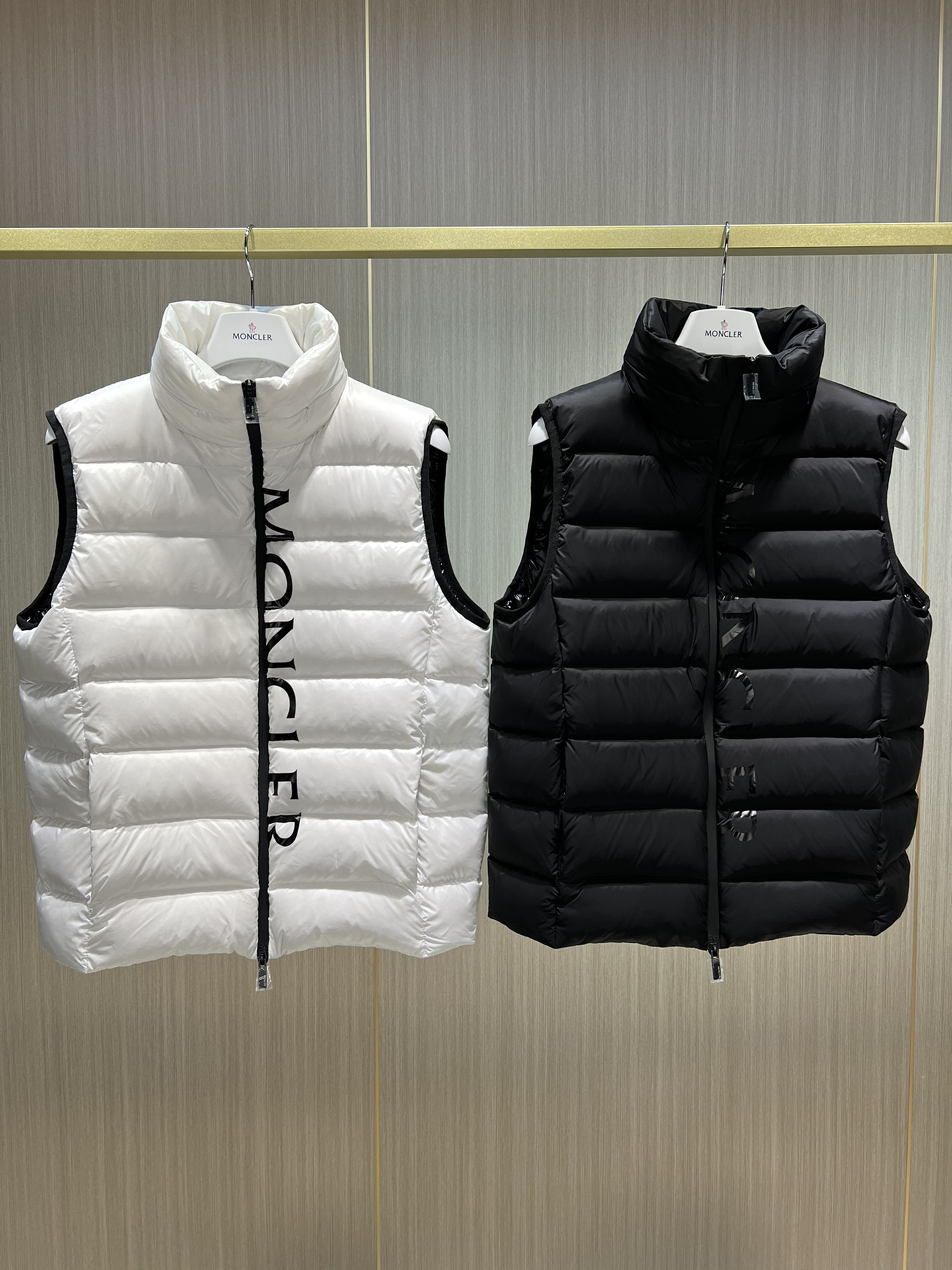 ÁO MONCLER WINTER BLACK AND WHITE DOWN JACKET NGẮN TAY