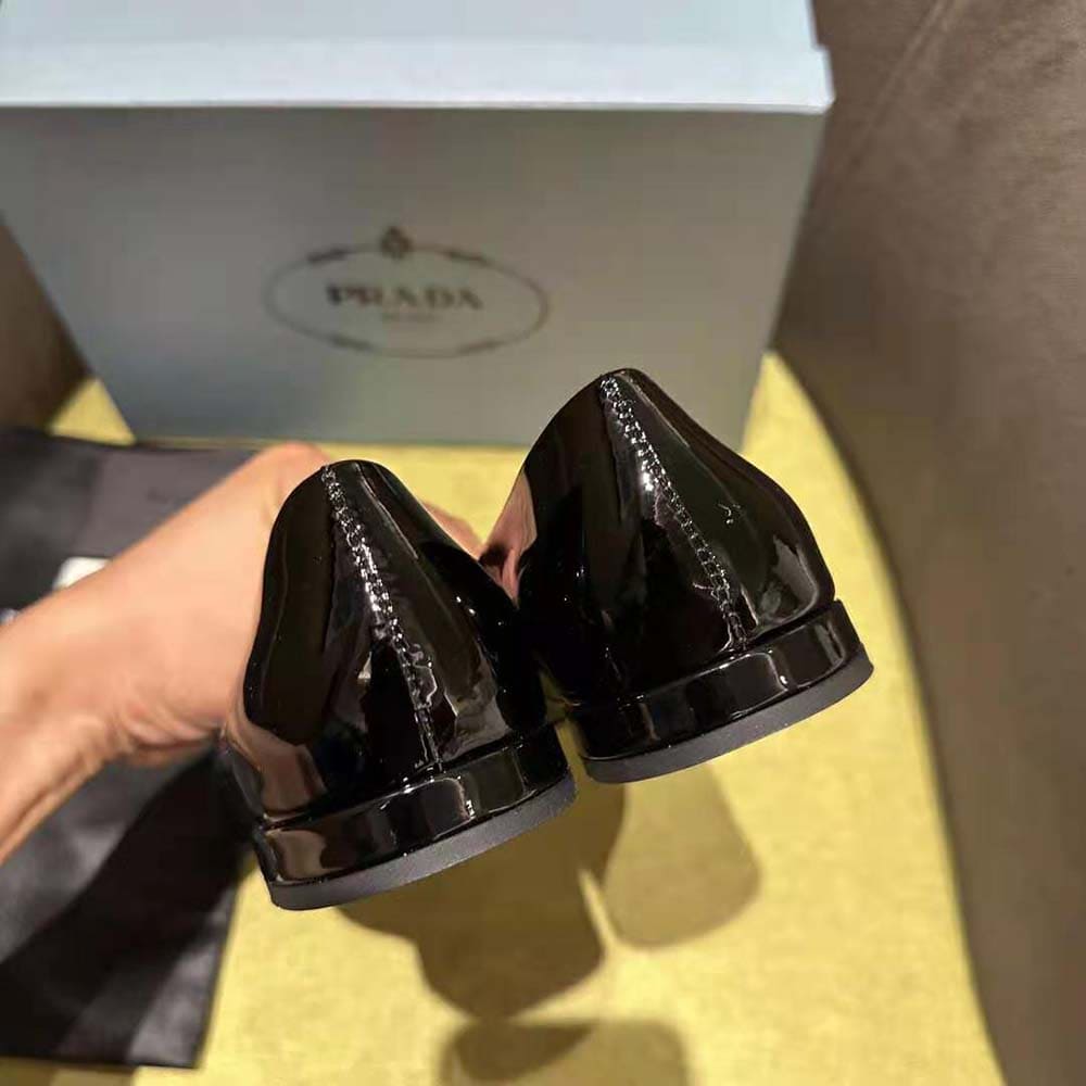 GIÀY Prada Women Patent Leather Ballerinas-Black