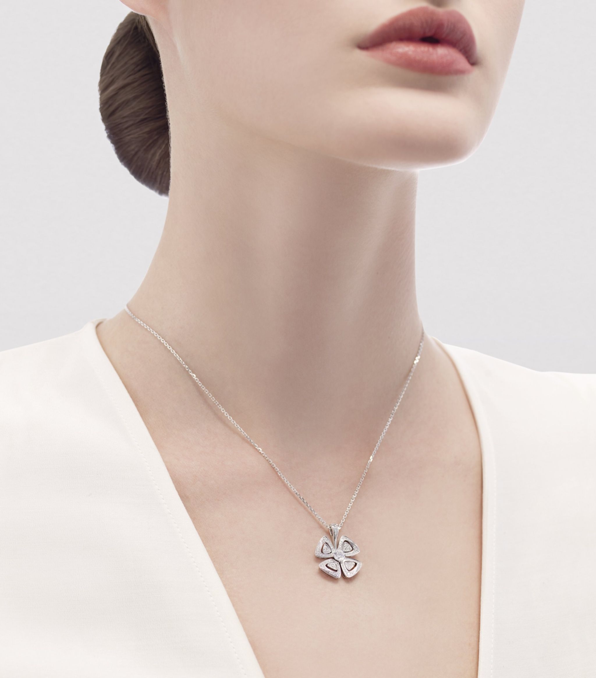 Vòng cổ BVLGARI White Gold and Diamond Fiorever Necklace vàng trắng 18K