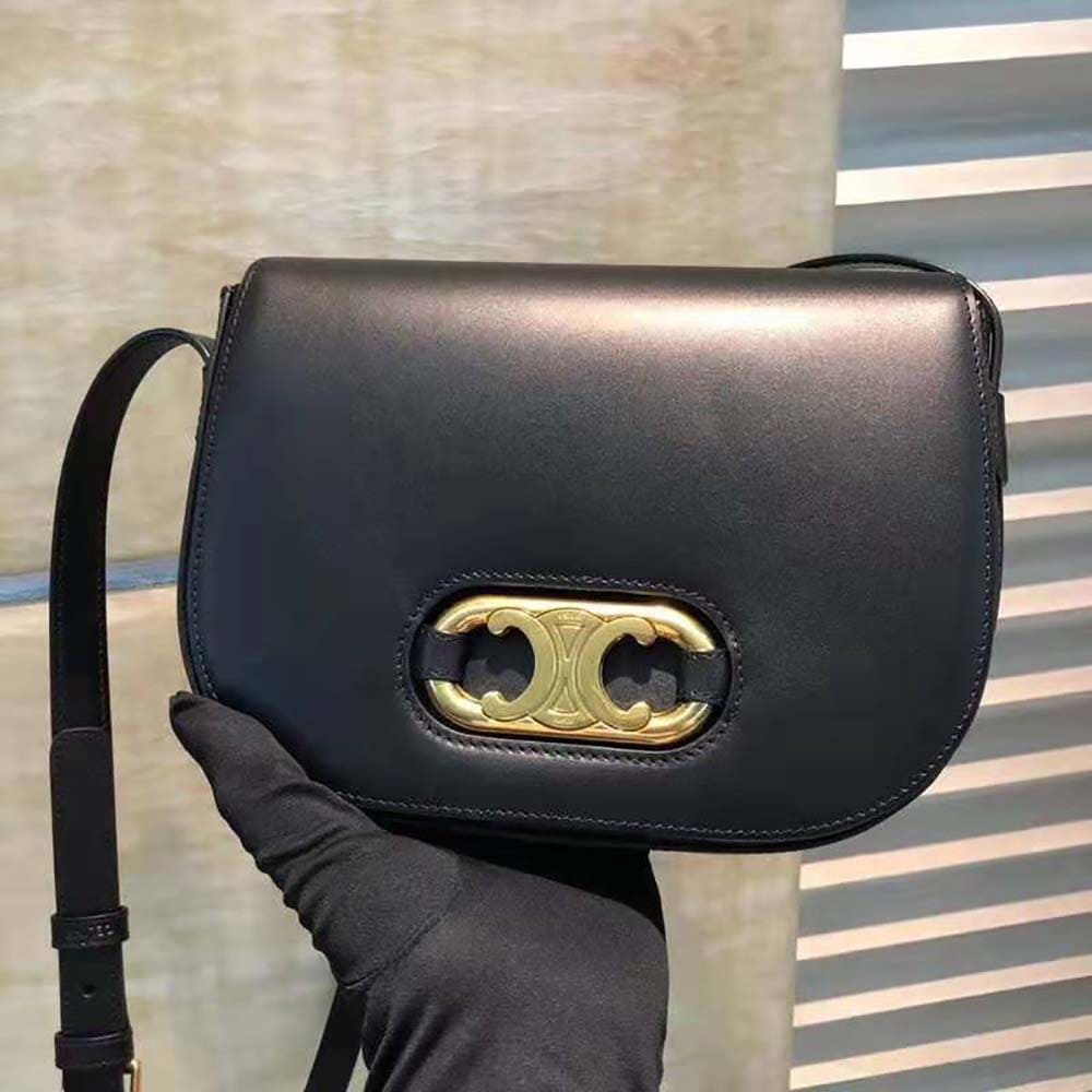 TÚI Celine Women Medium Maillon Triomphe Bag in Natural Calfskin-Black