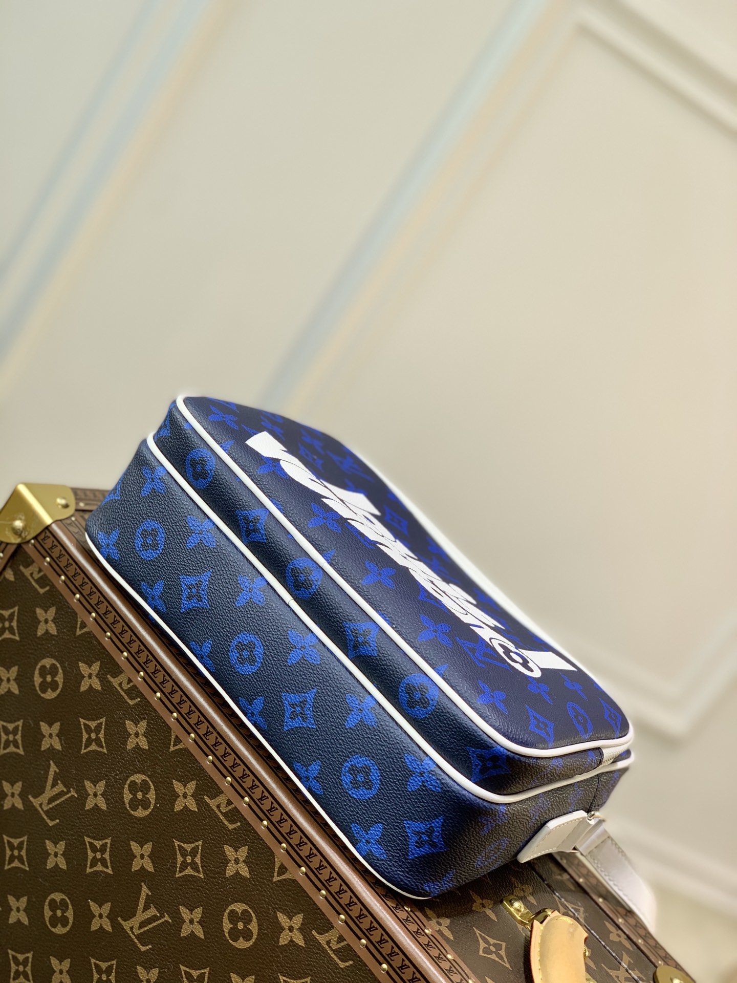 TÚI LOUIS VUITTON Carry It Monogram Reverse Messenger Bag