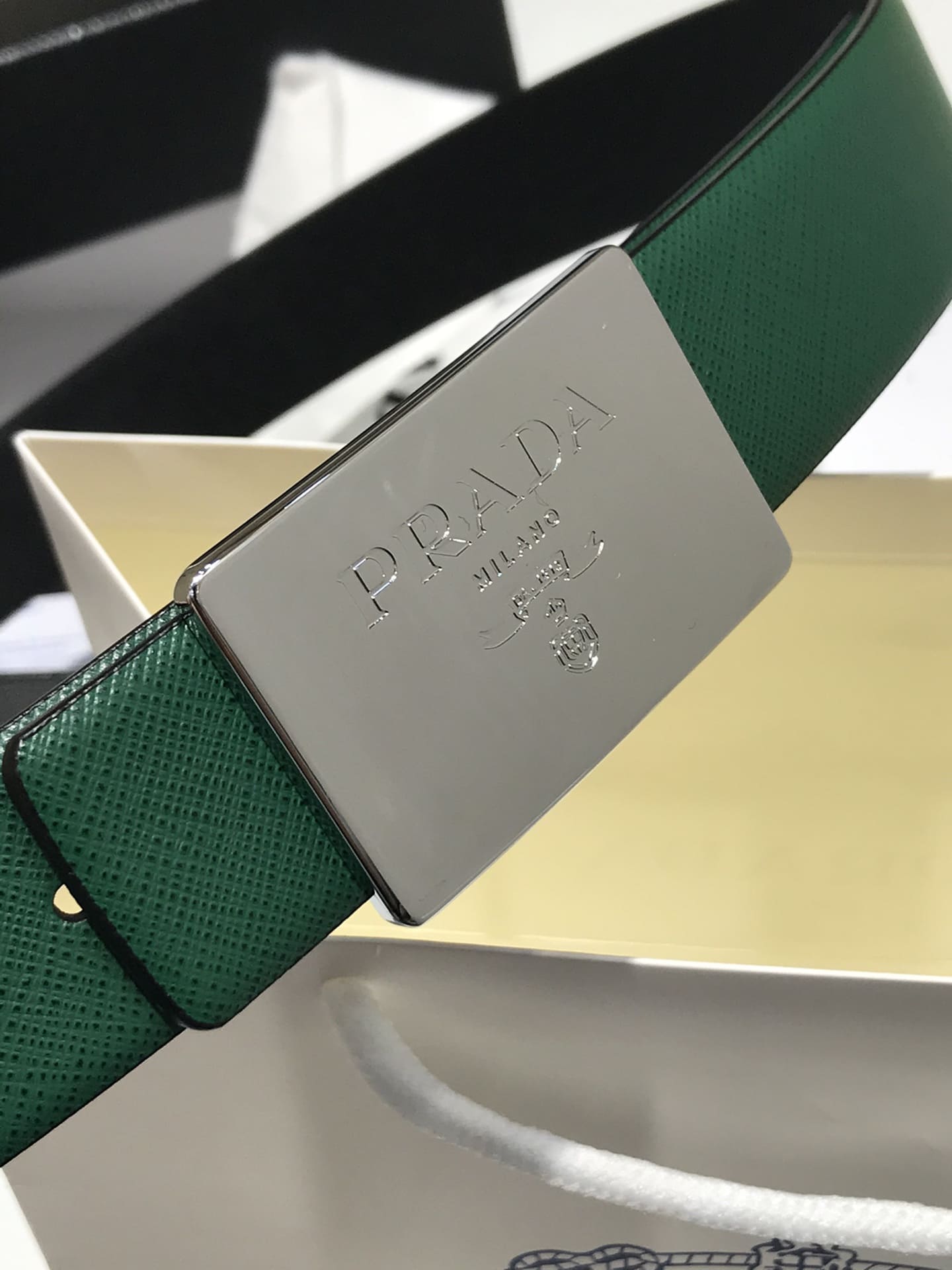 DÂY LƯNG PRADA GREEN SAFFIANO LEATHER Khóa bạc