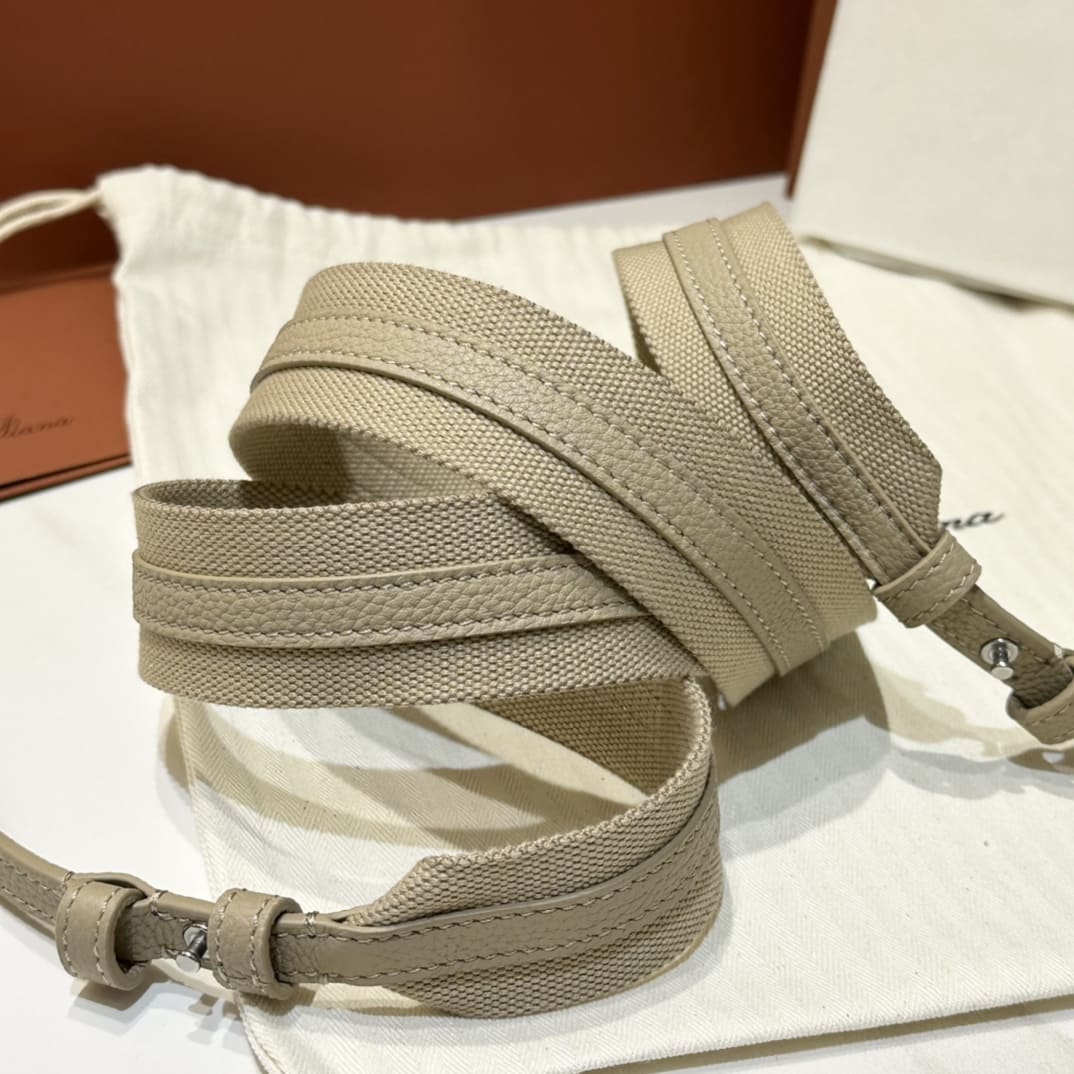 TÚI Loro Piana Bale Micro bằng da bê màu be Beige