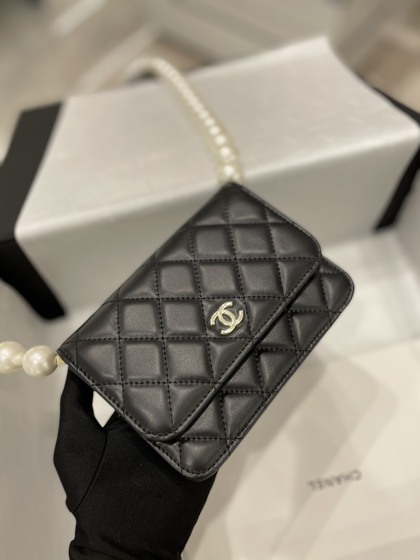 TÚI CHANEL WOC 19 PEARL STRAP LAMBSKIN BLACK DA HAAS 15