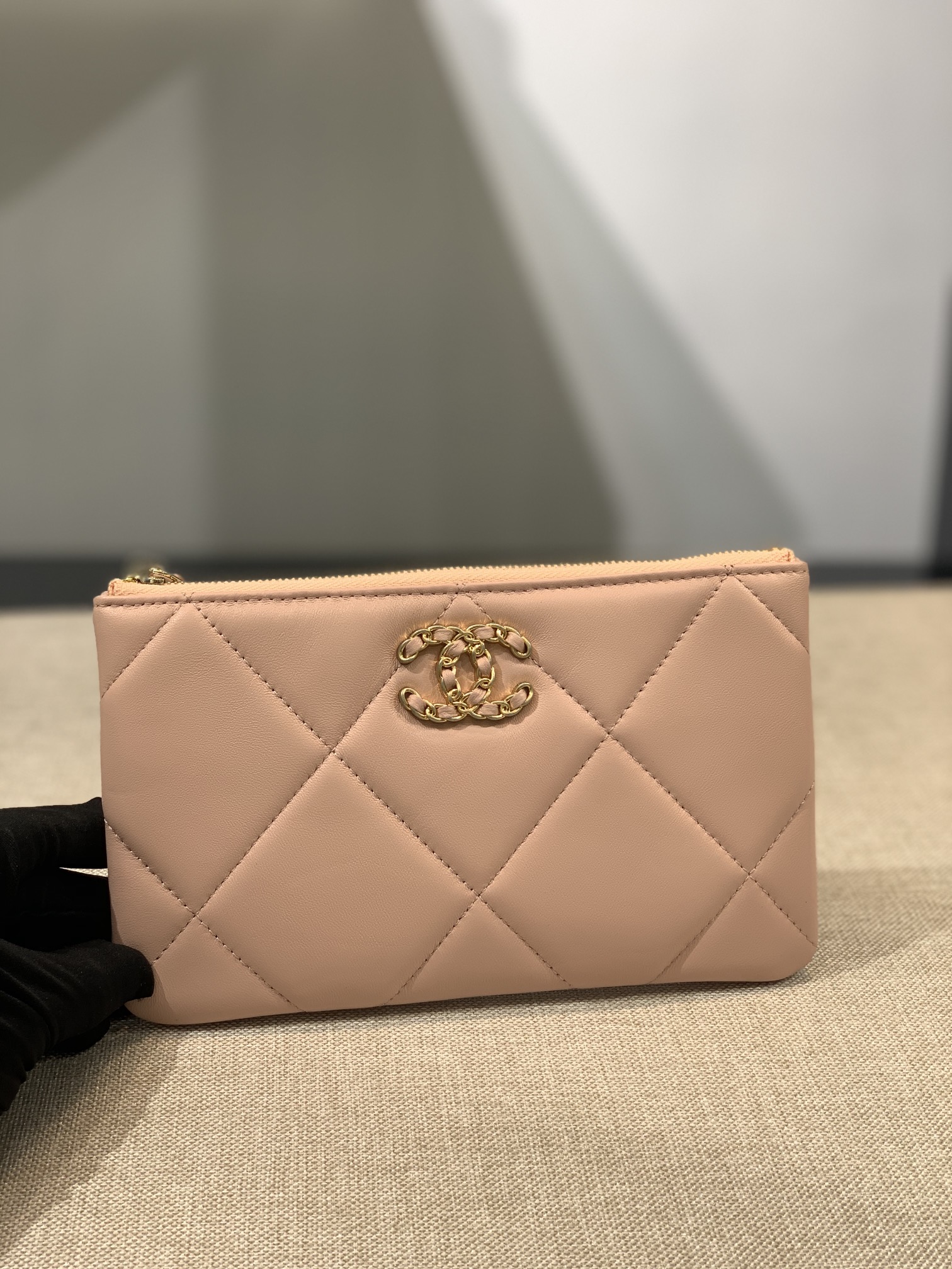 VÍ CHANEL LAMBSKIN CARROT DA HAAS