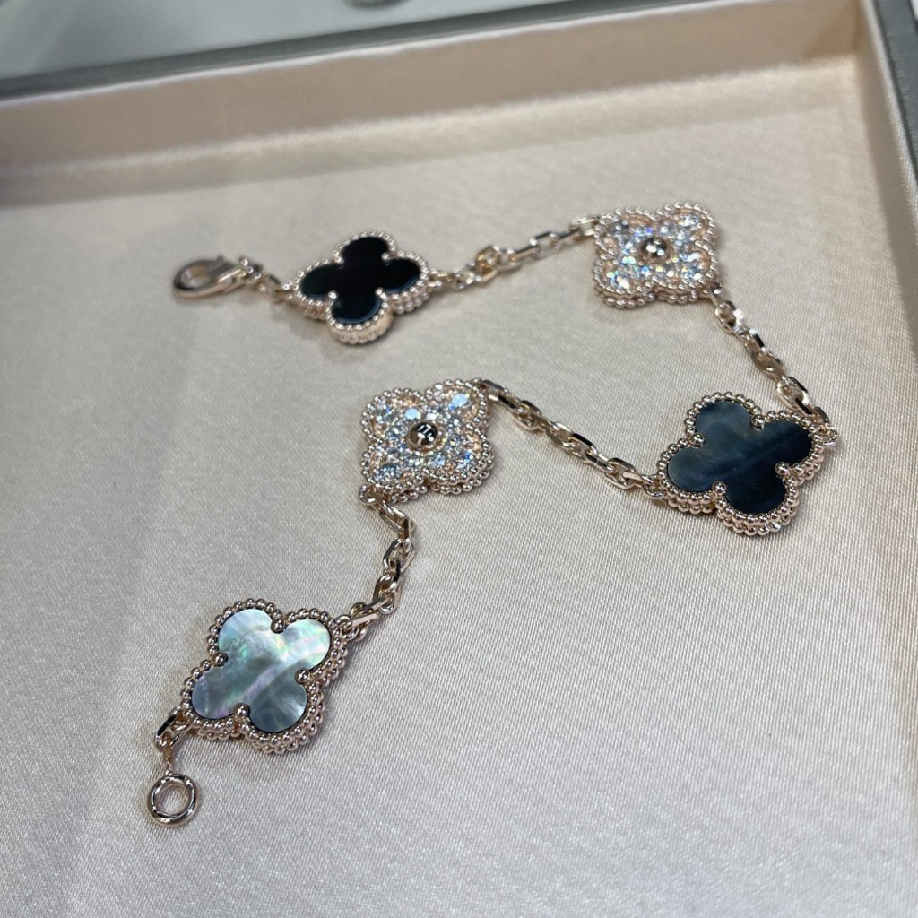 LẮC TAY VAN CLEEF & ARPELS OYSTER DIAMOND INLAYED XÀ CỪ