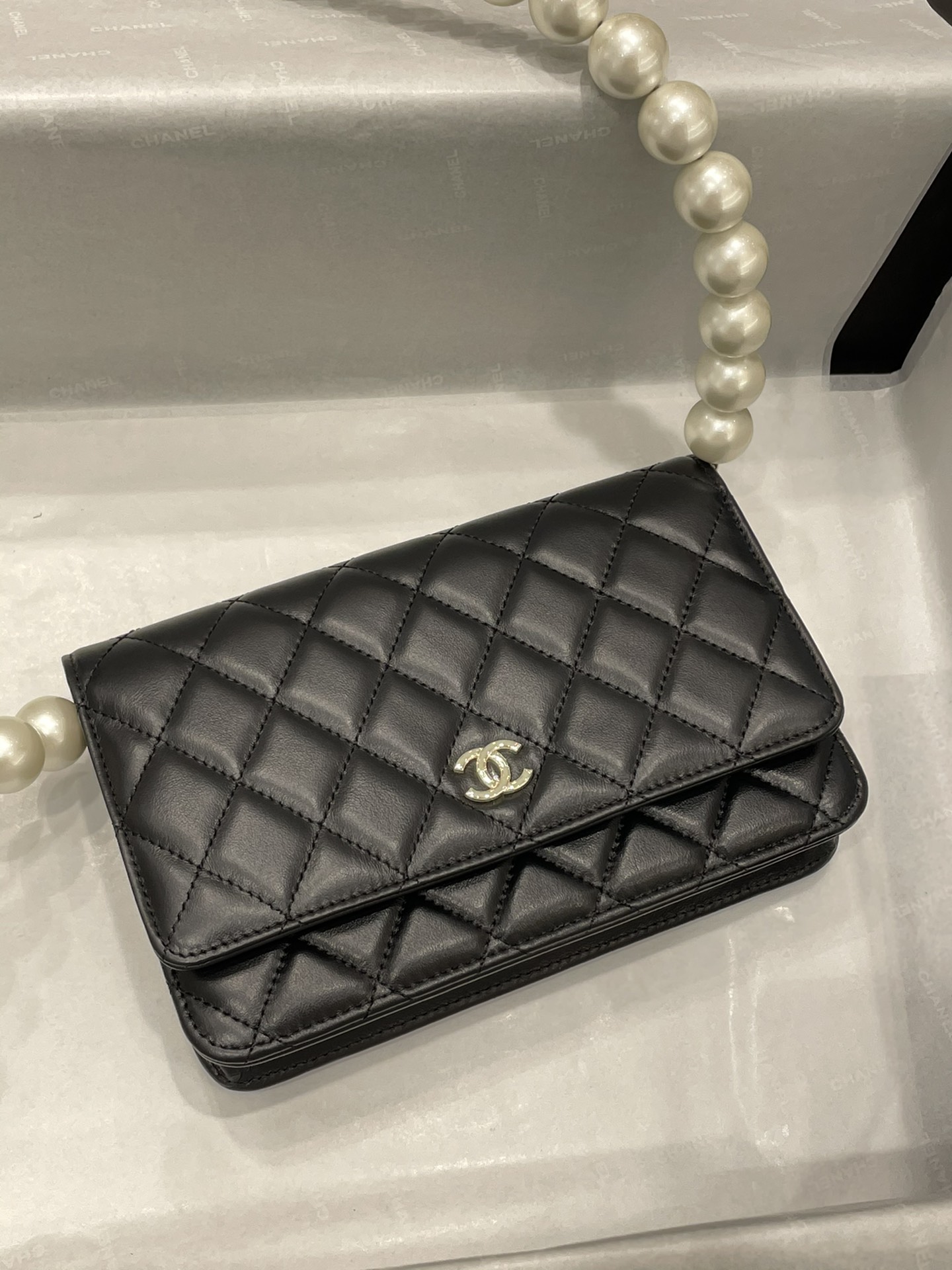 TÚI CHANEL WOC 19 PEARL STRAP LAMBSKIN BLACK DA HAAS