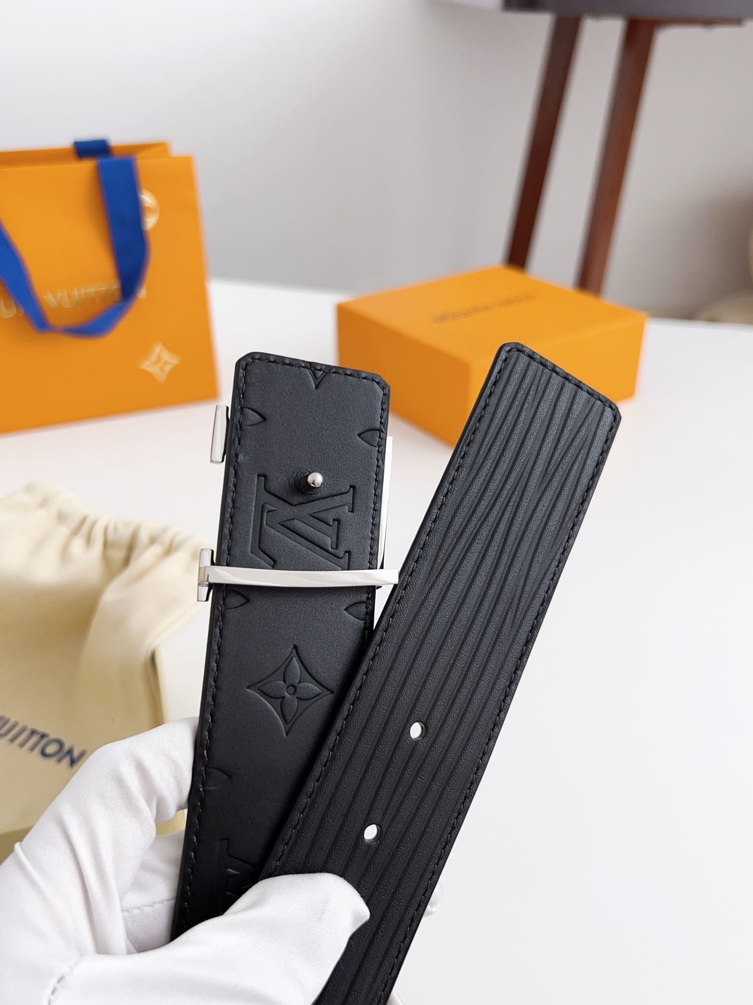 DÂY LƯNG LOUIS VUITTON BLACK EPI LEATHER  Khóa bạc