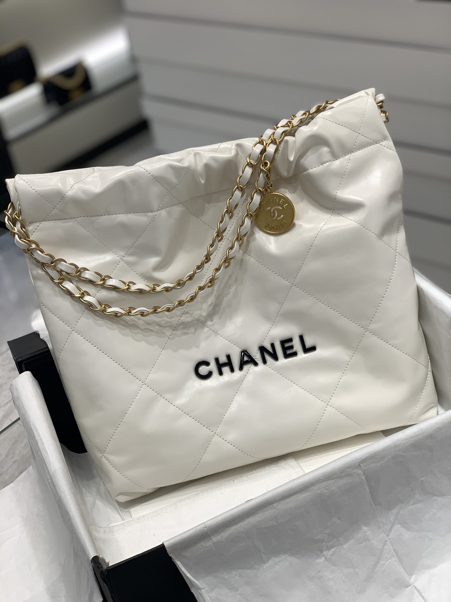 TÚI CHANEL 22 White Trắng logo đen da HAAS