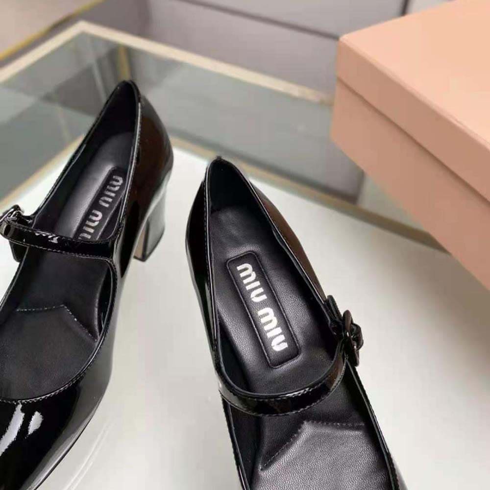 GIÀY Miu Miu Women Patent Leather Pumps with Metal Lettering Logo-Black
