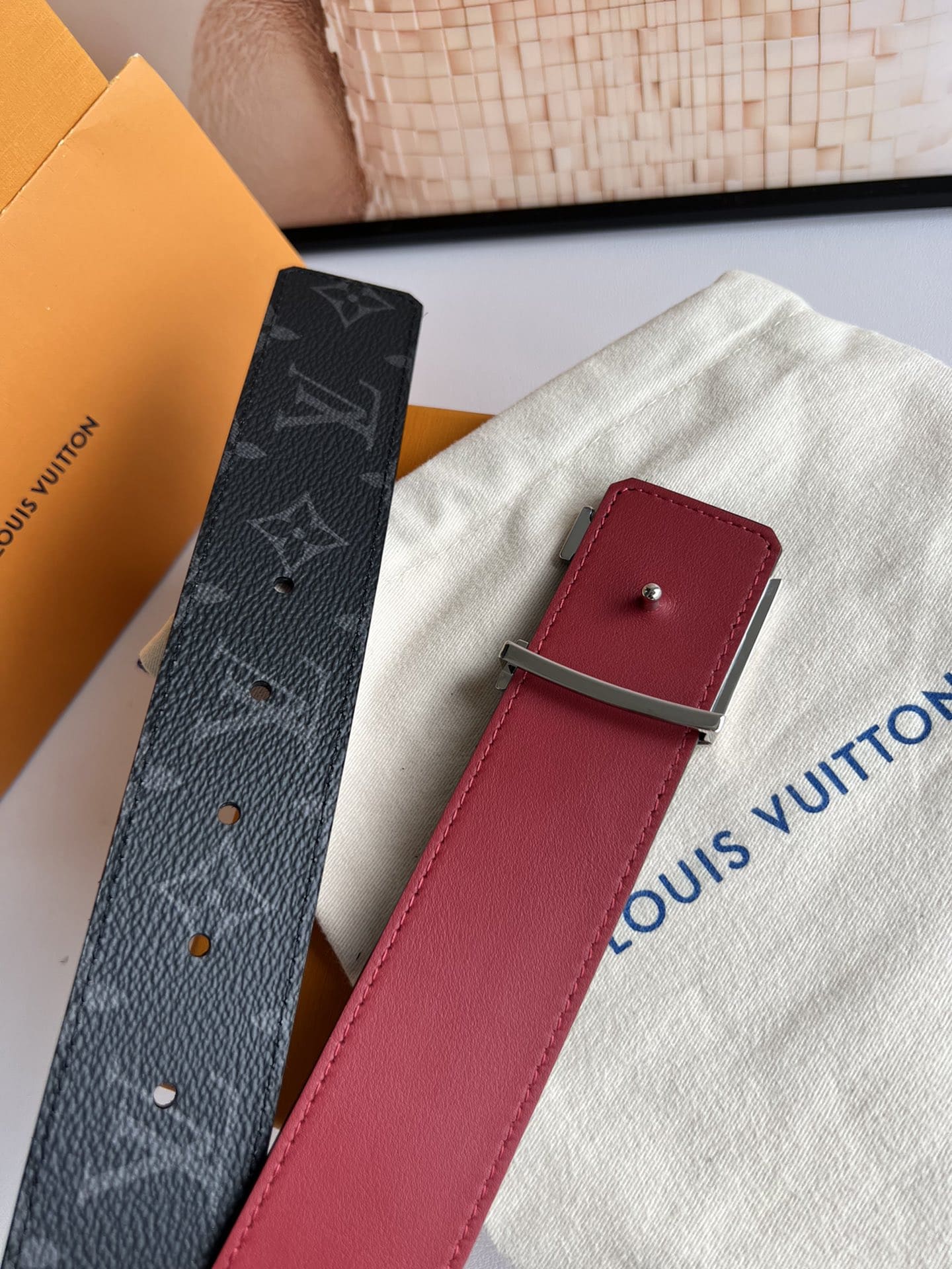 DÂY LƯNG LOUIS VUITTON RED BLACK MONOGRAM LEATHER Khóa trắng