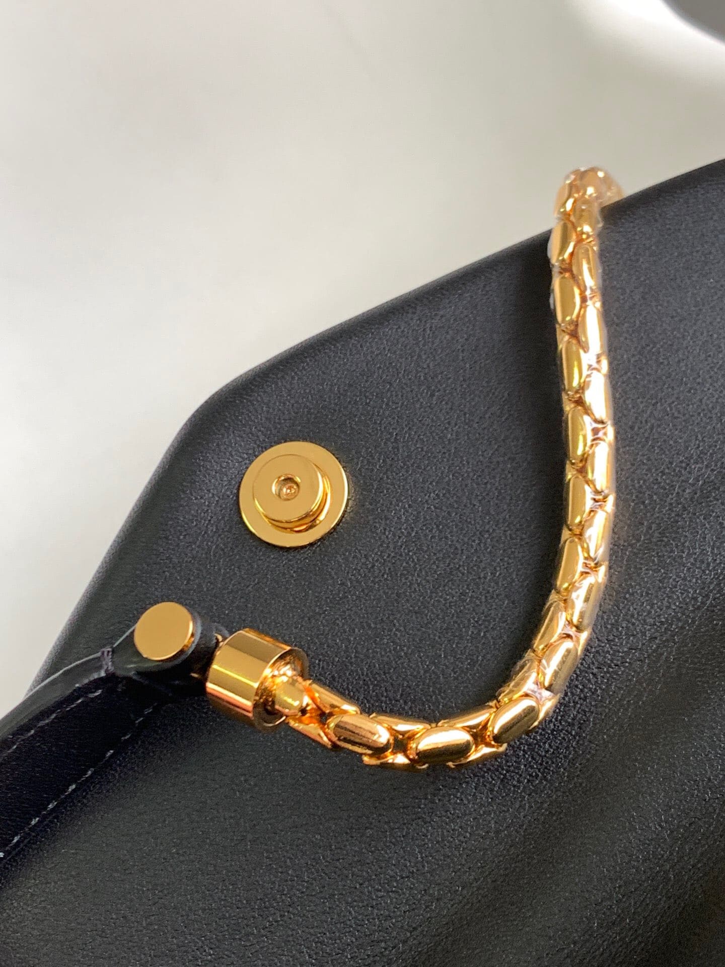 TÚI BVLGARI SERPENTI CALFSKIN BLACK