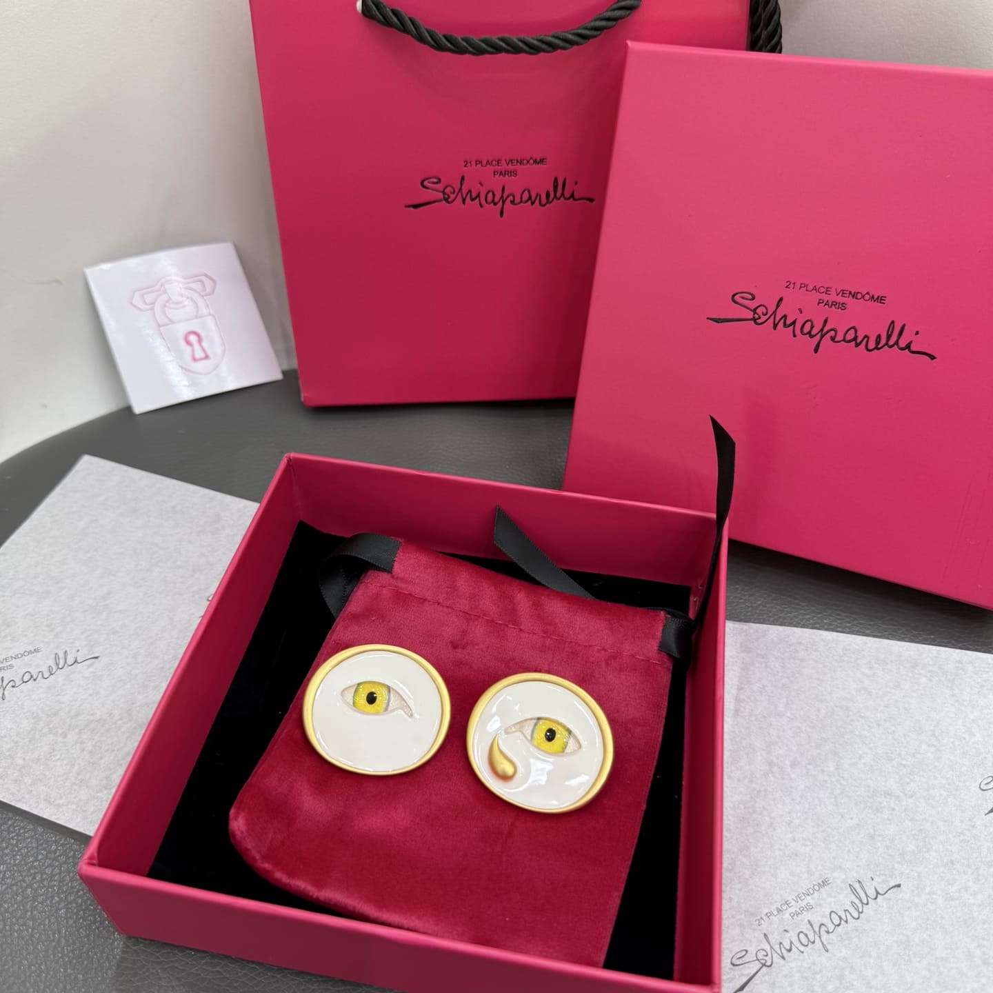 HOA TAI SCHIAPARELLI PARIS HÌNH CON MẮT