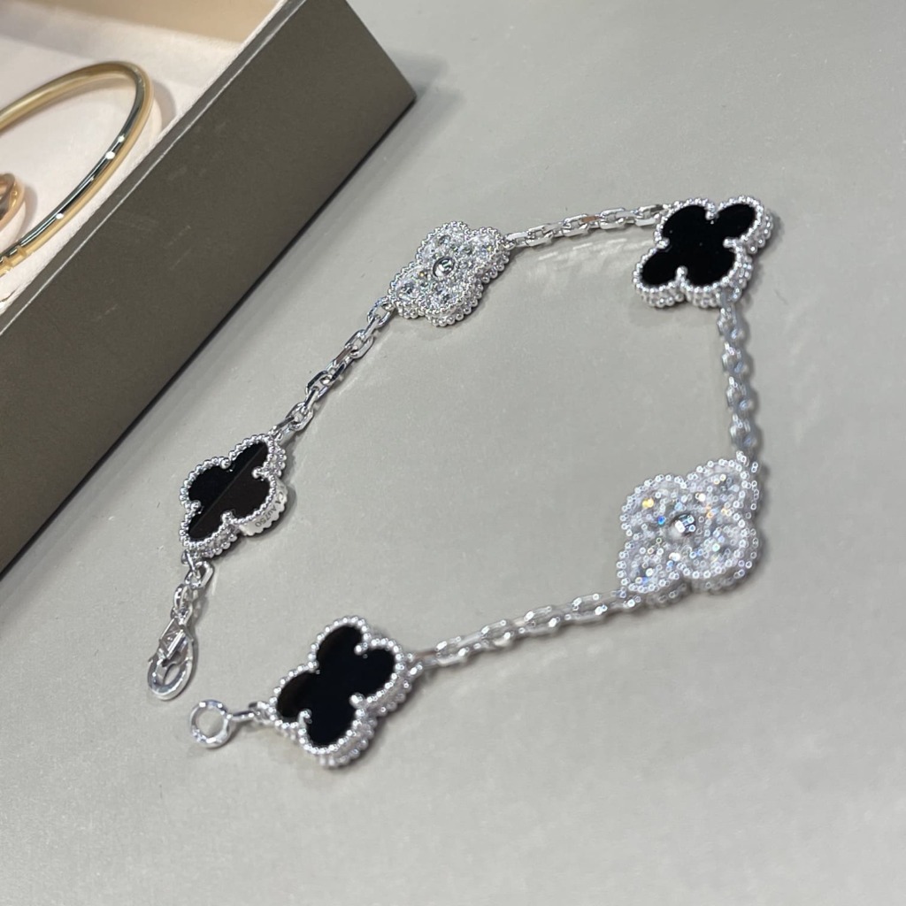 LẮC TAY VAN CLEEF & ARPELS BLACK ONYX DAMOND ĐÁ MÃ NÃO ĐEN