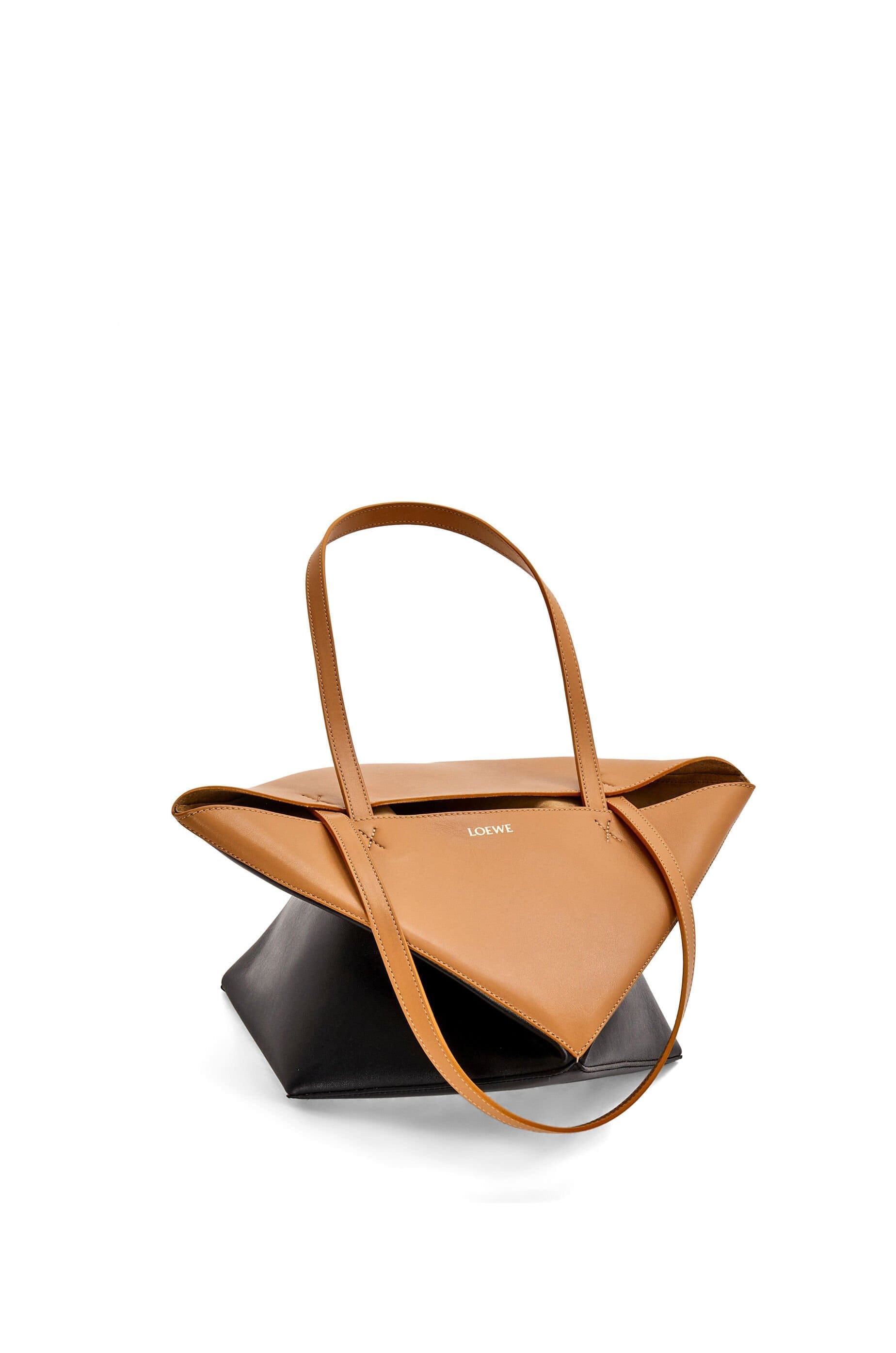 Túi LOEWE Puzzle Fold Tote in shiny calfskin sand black