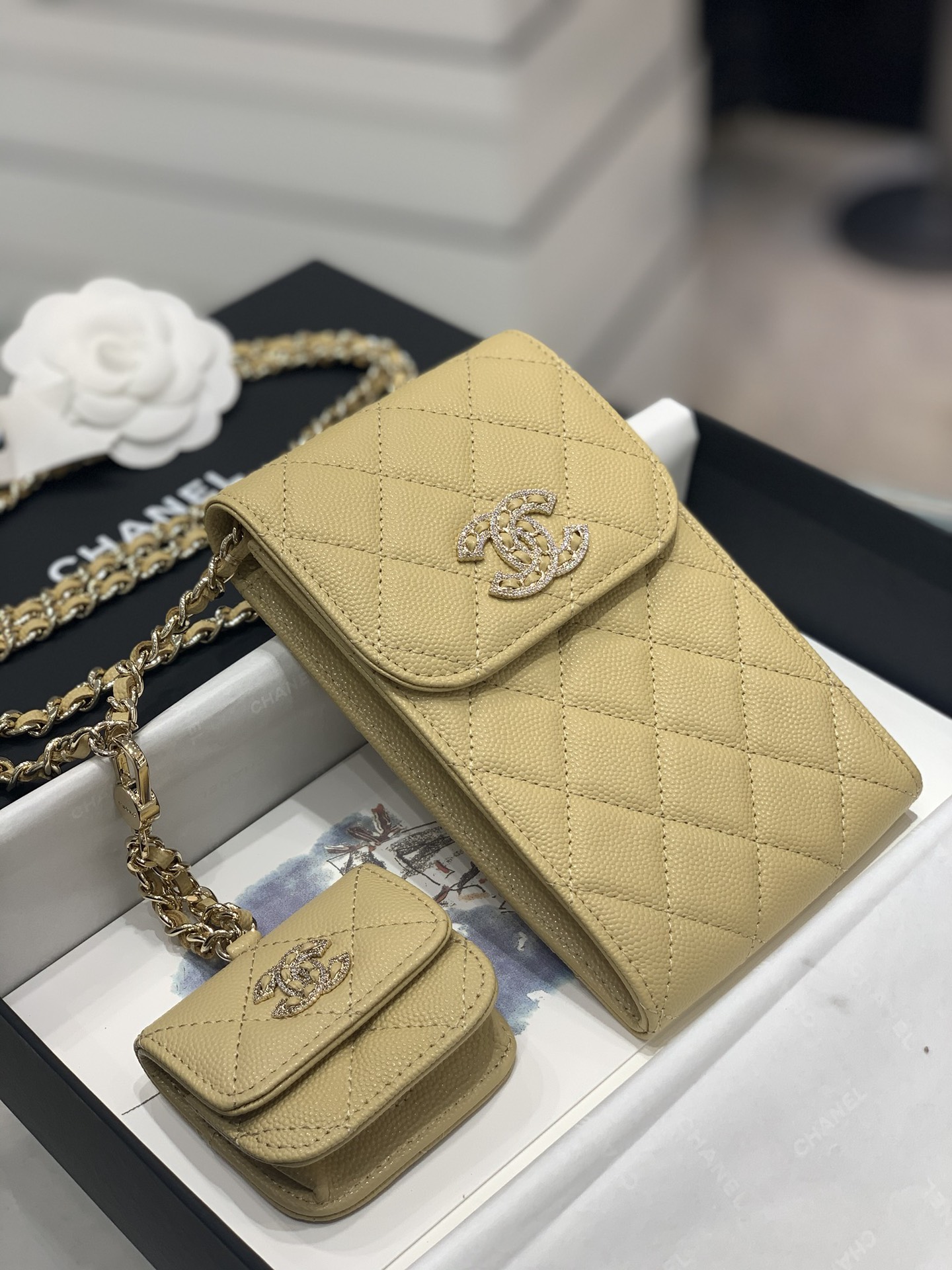 TÚI Chanel Phone Holder Lamb Yellow Glitter