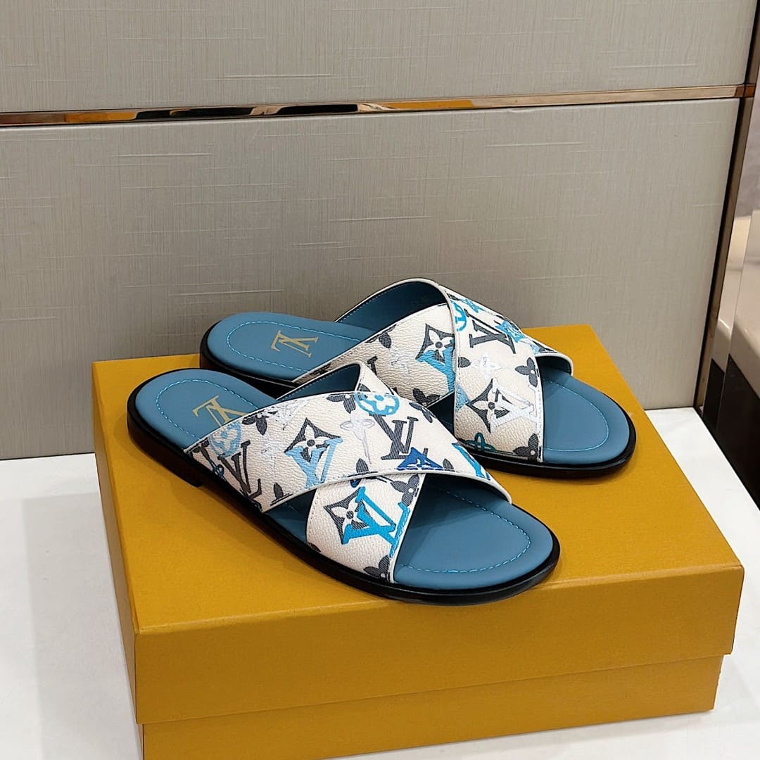 DÉP LOUIS VUITTON TRIANGLE LOGO SANDAL AAA