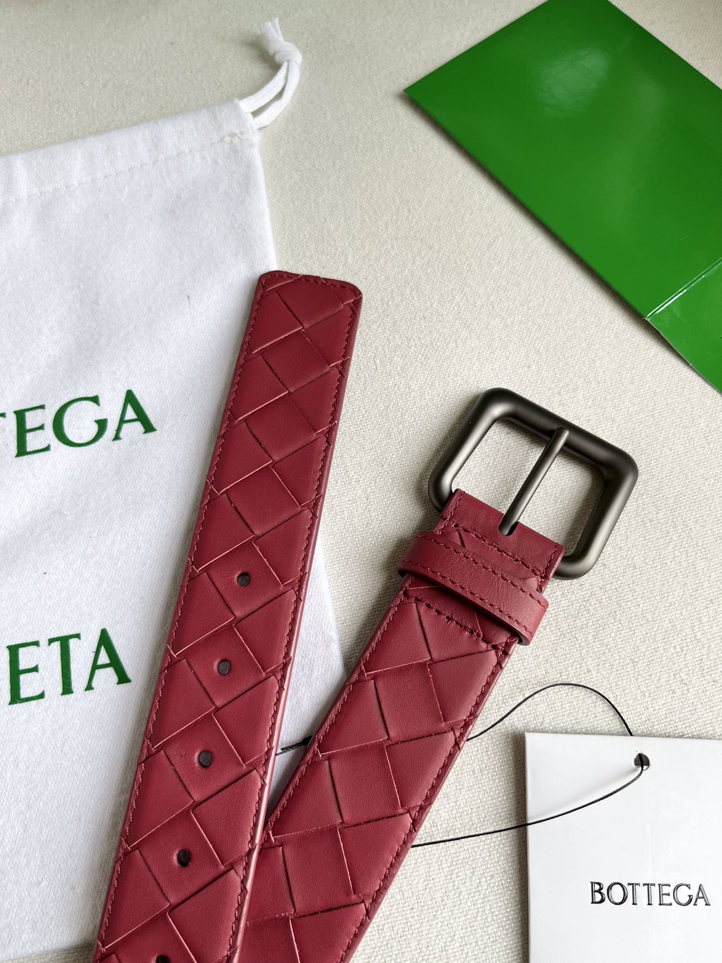 DÂY LƯNG BOTTGA VENETA RED INTRECCIATO LEATHER Khóa đen mờ