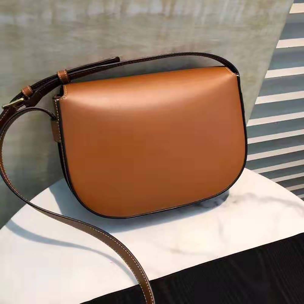 TÚI Celine Women Medium Maillon Triomphe Bag in Natural Calfskin-Brown